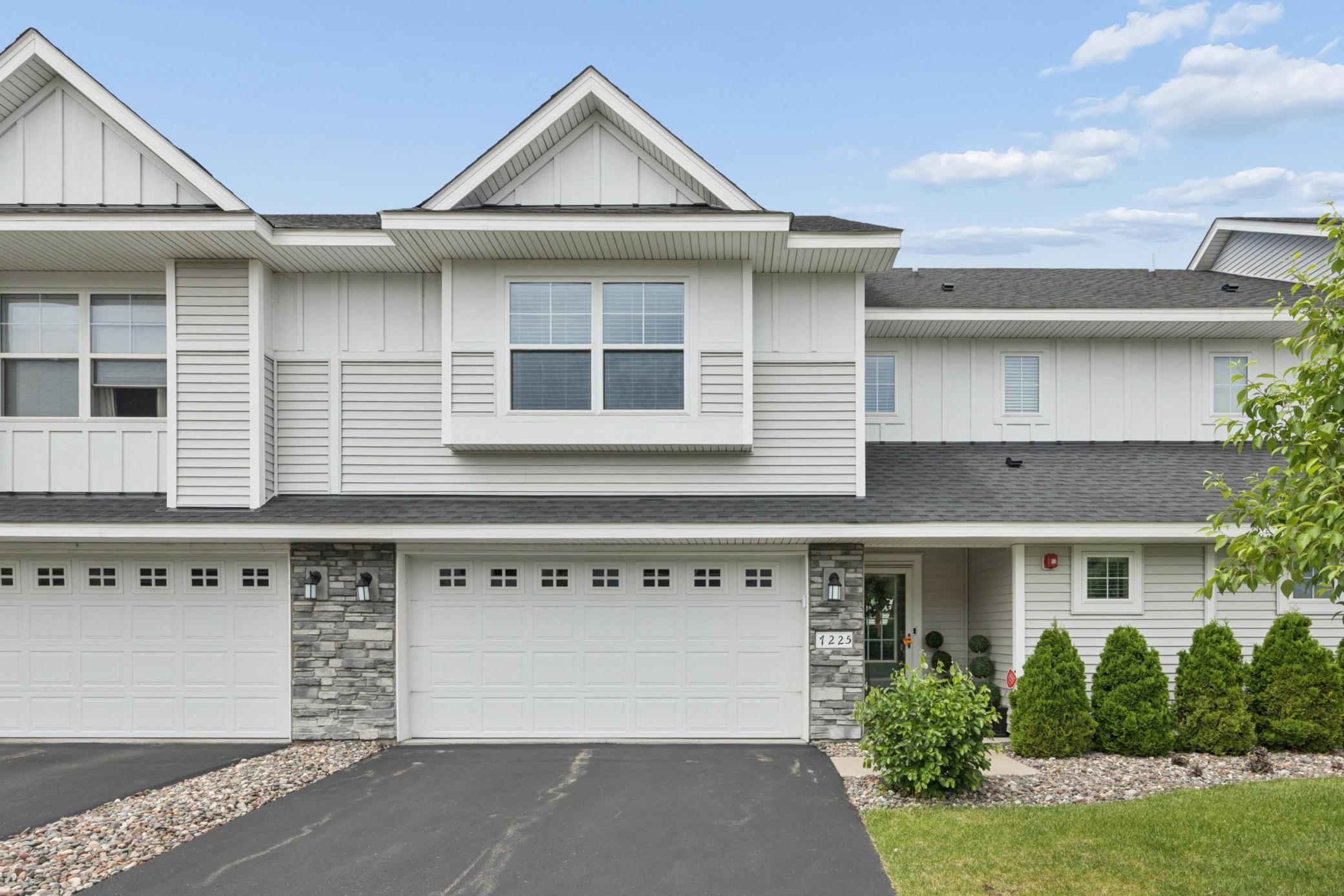 7225 Dora Dr, Lino Lakes, MN 55038