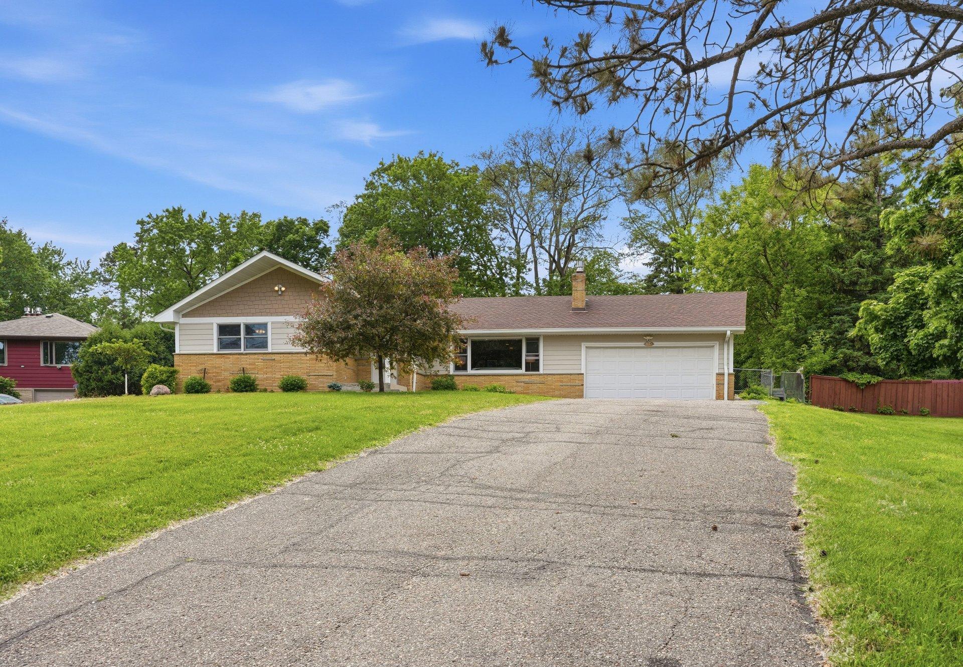 2115 Toledo Ave N, Golden Valley, MN 55422