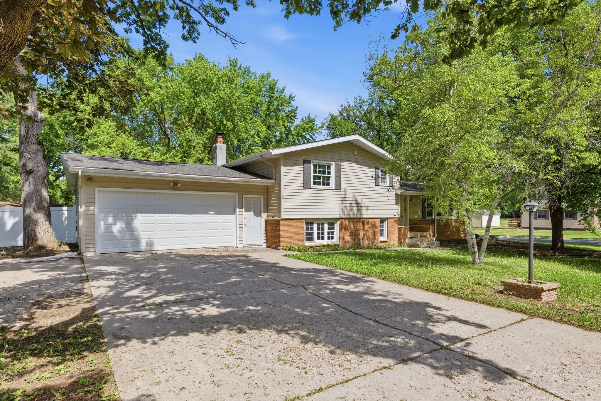 1065 Jorgenson St SE, Hutchinson, MN 55350