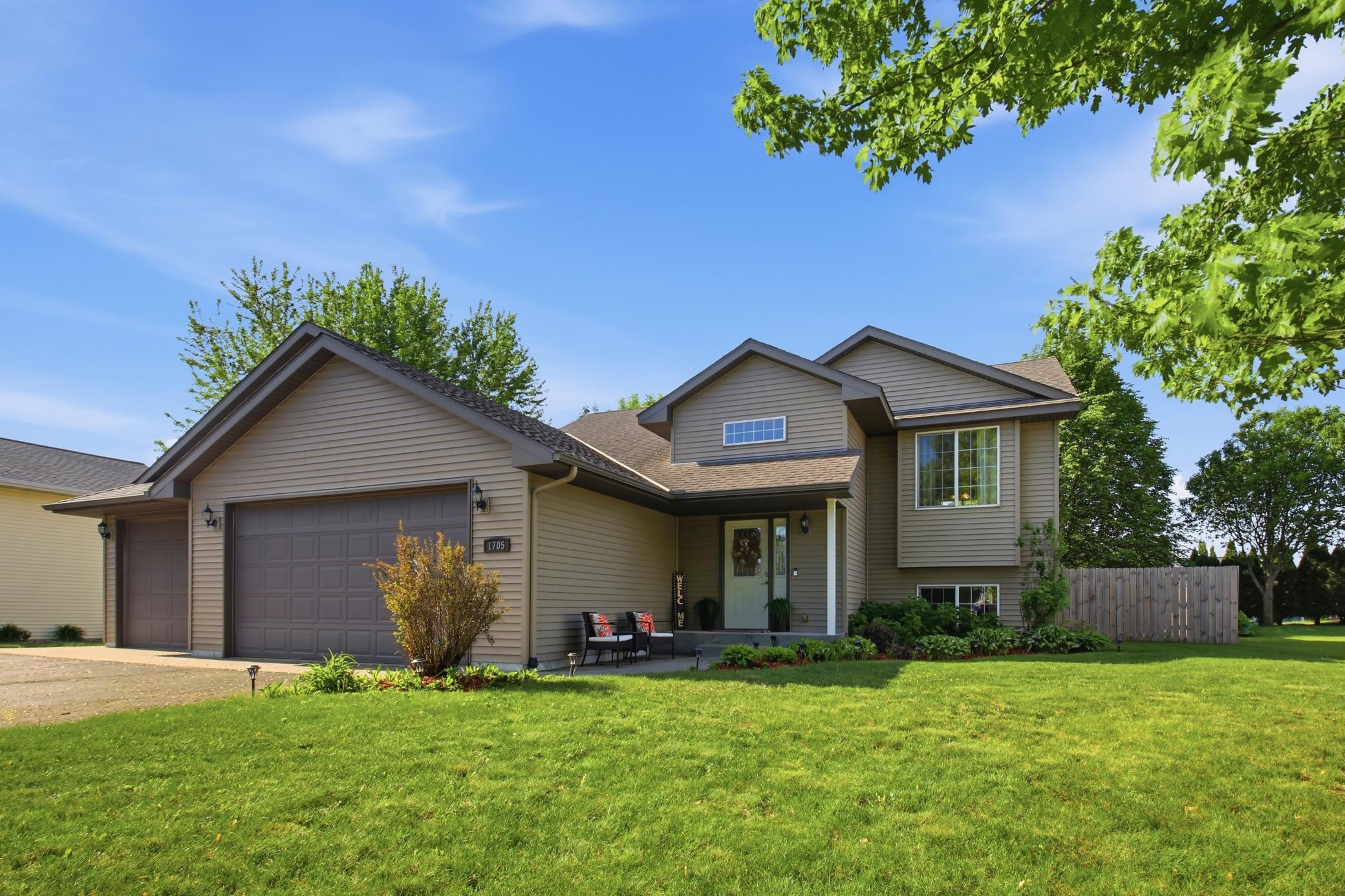 1705 Richland Ave SW, Willmar, MN 56201