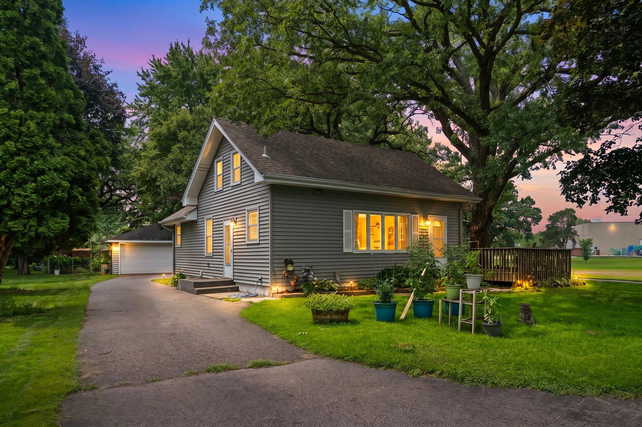 5025 Zenith Ave N, Brooklyn Center, MN 55429