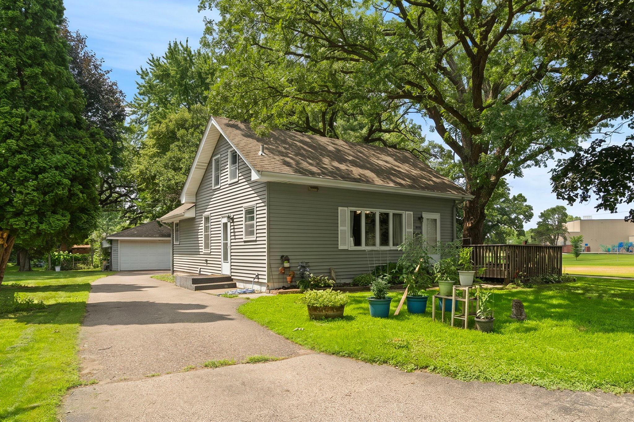 5025 Zenith Ave N, Brooklyn Center, MN 55429