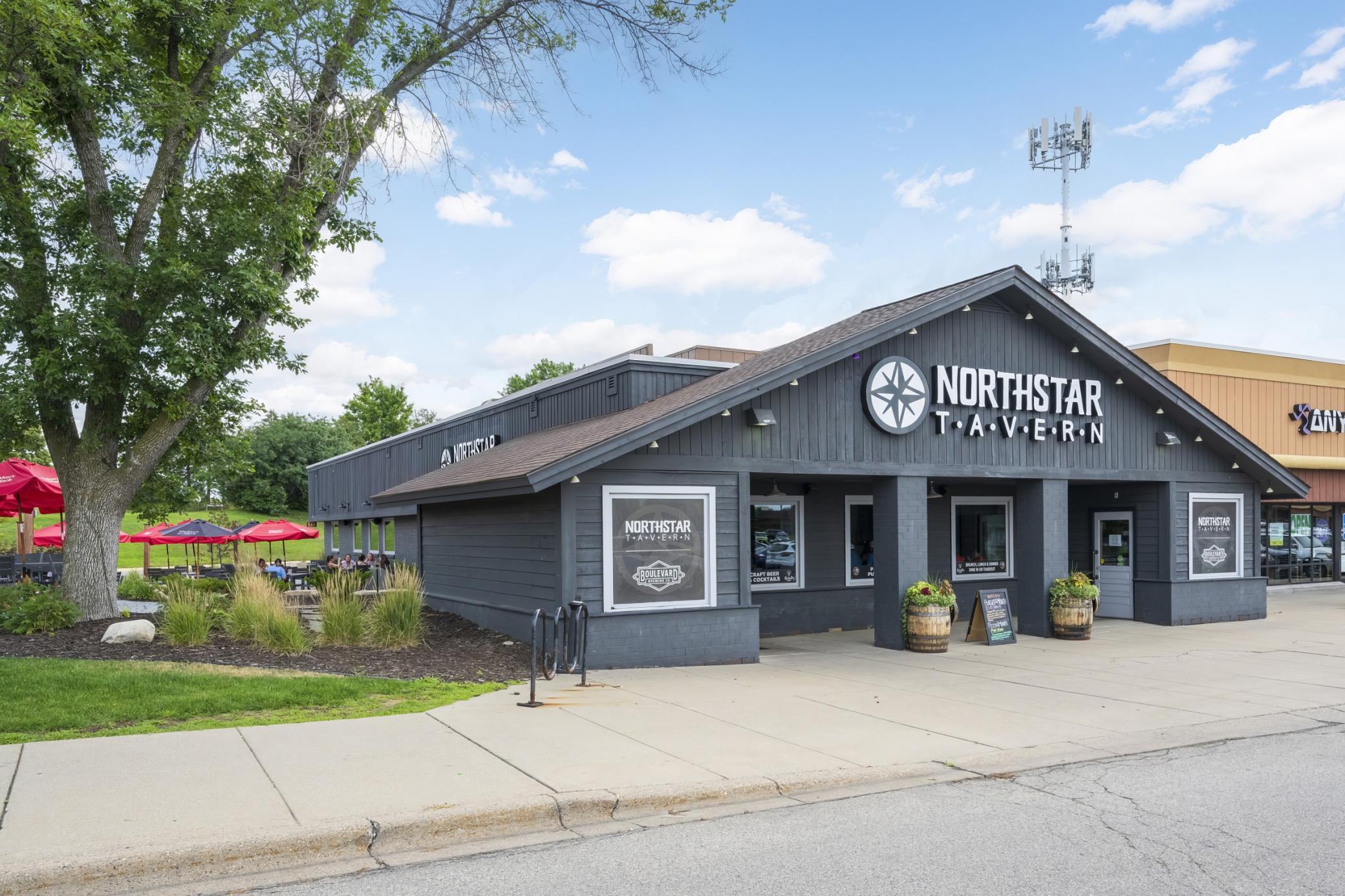 5233 W 105th St, Bloomington, MN 55437