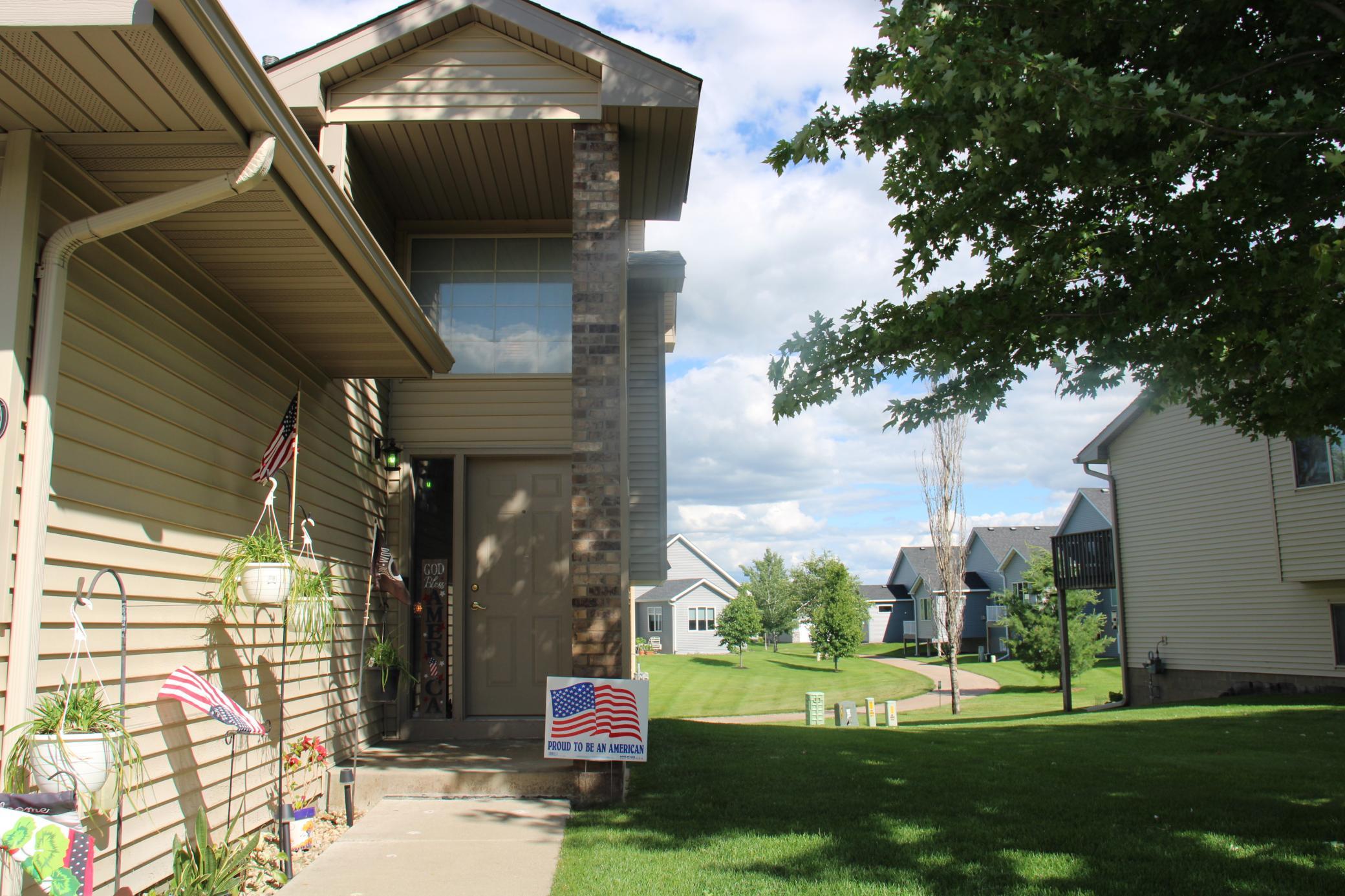 9180 Orchard Cir, Monticello, MN 55362