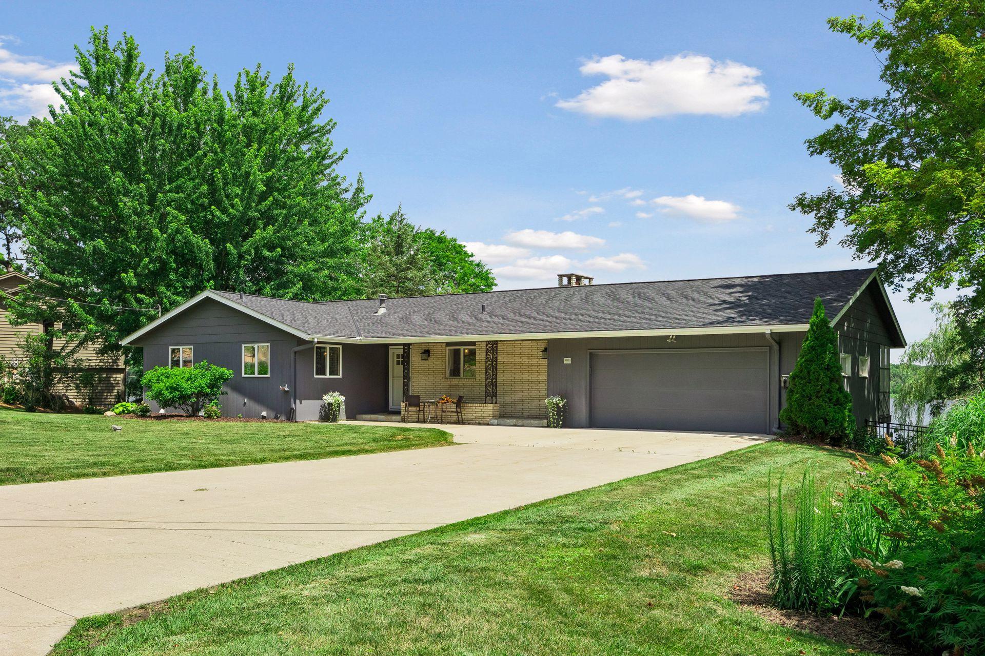 2500 Auburn Dr, Victoria, MN 55386