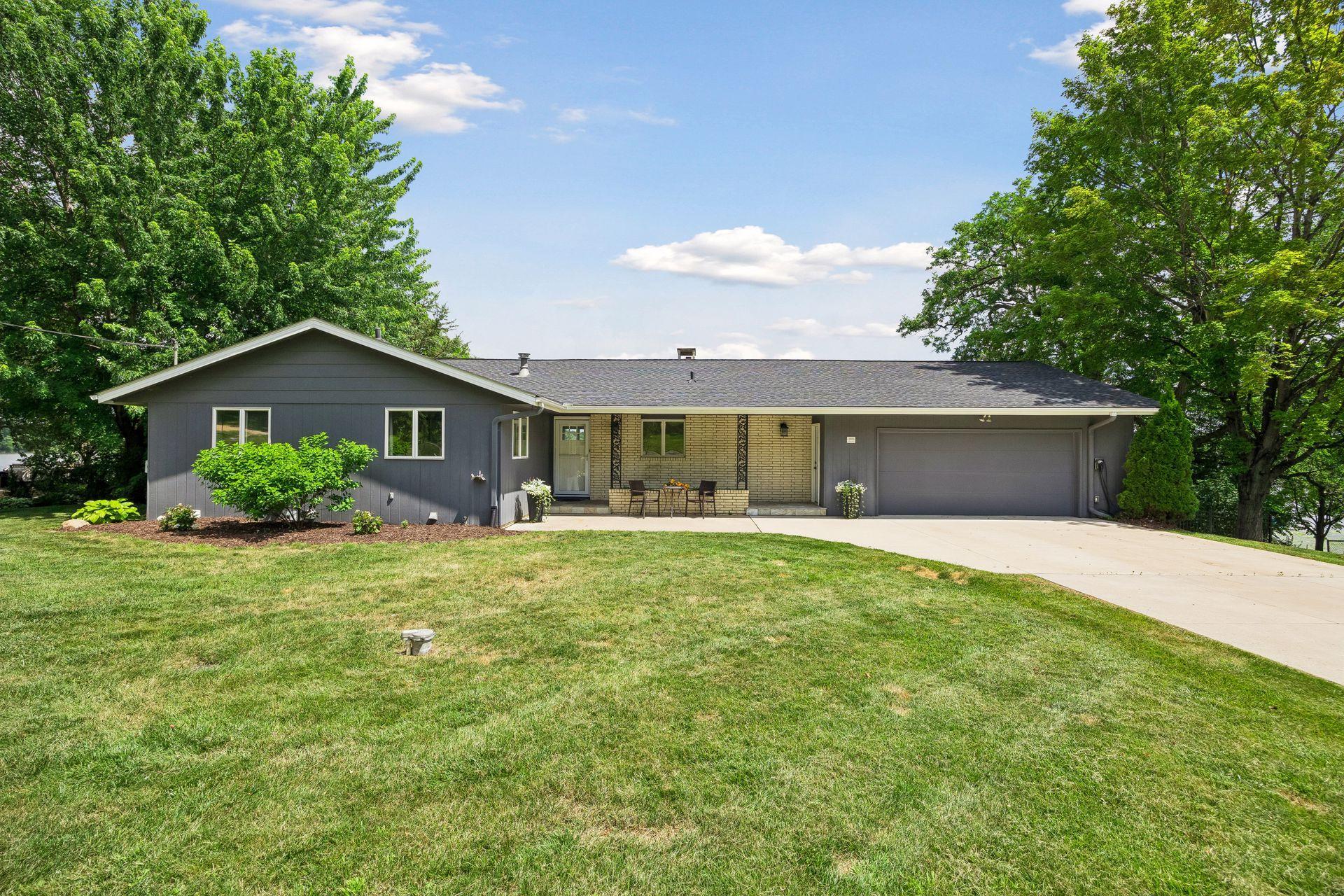2500 Auburn Dr, Victoria, MN 55386