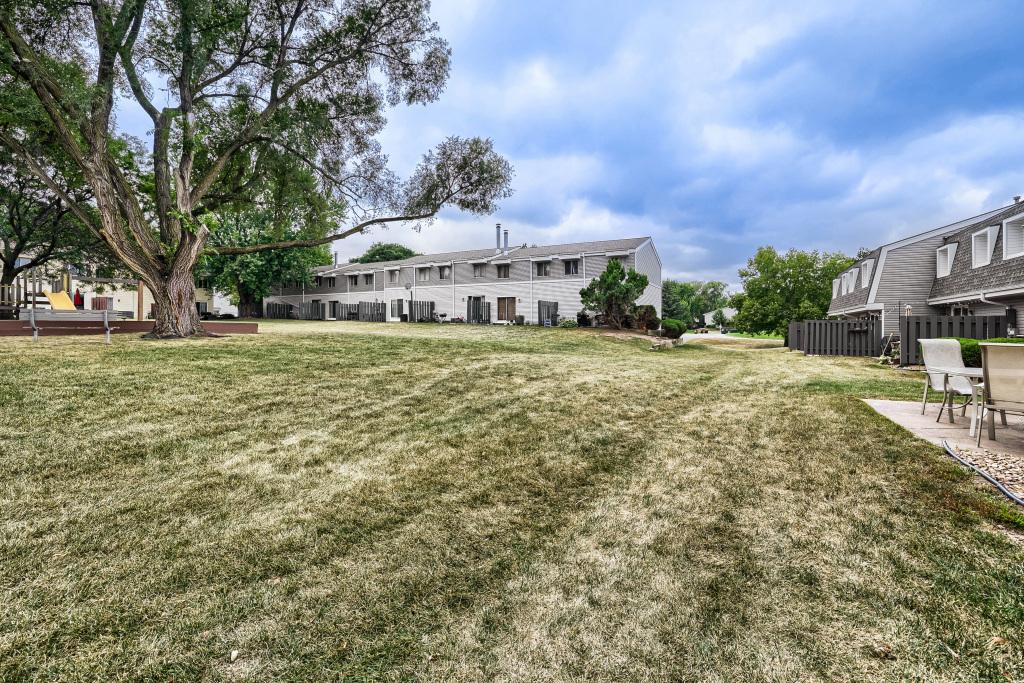 2342 Dorland Pl E, Maplewood, MN 55119