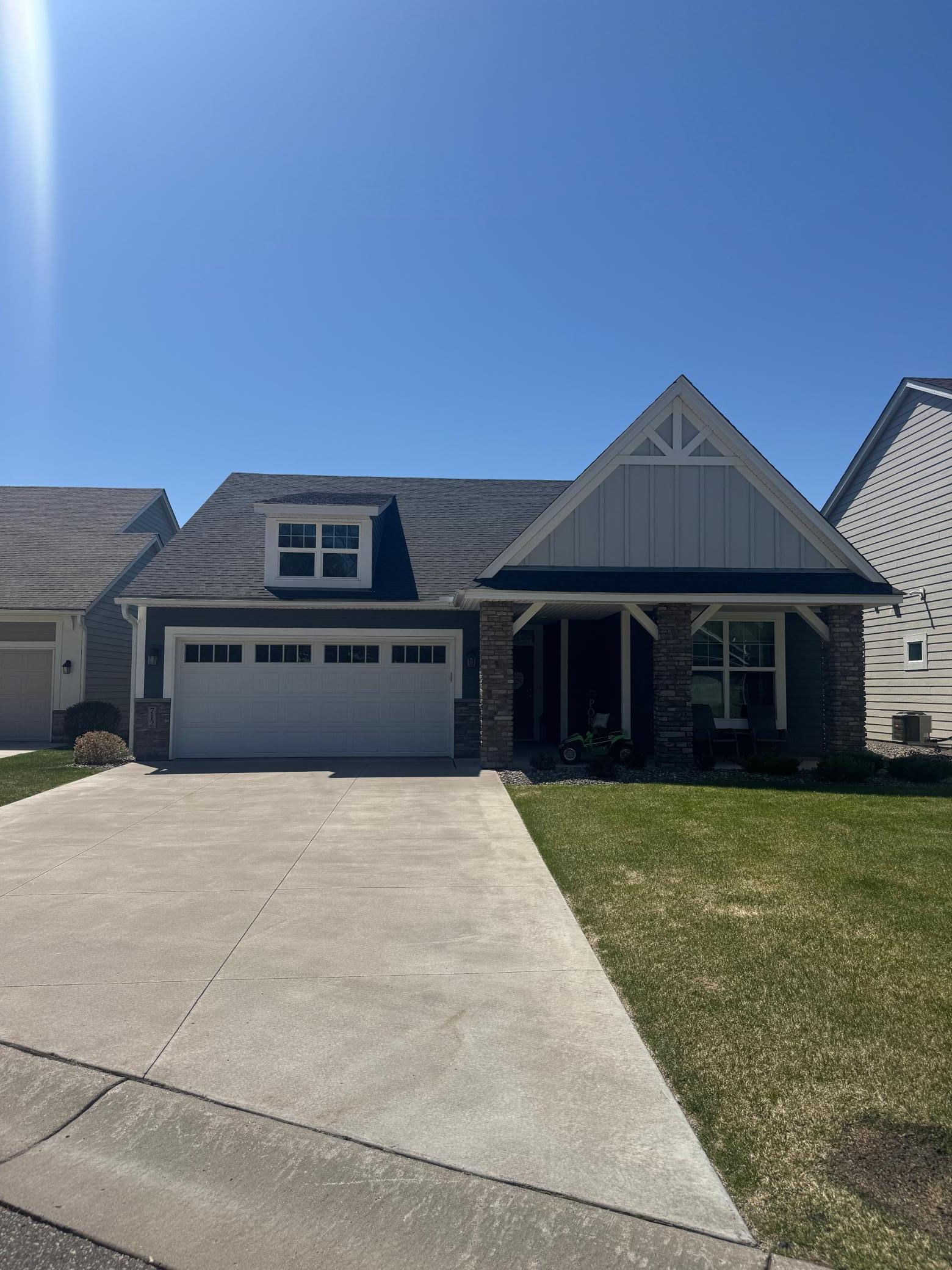 712 S Creek Dr N, Champlin, MN 55316