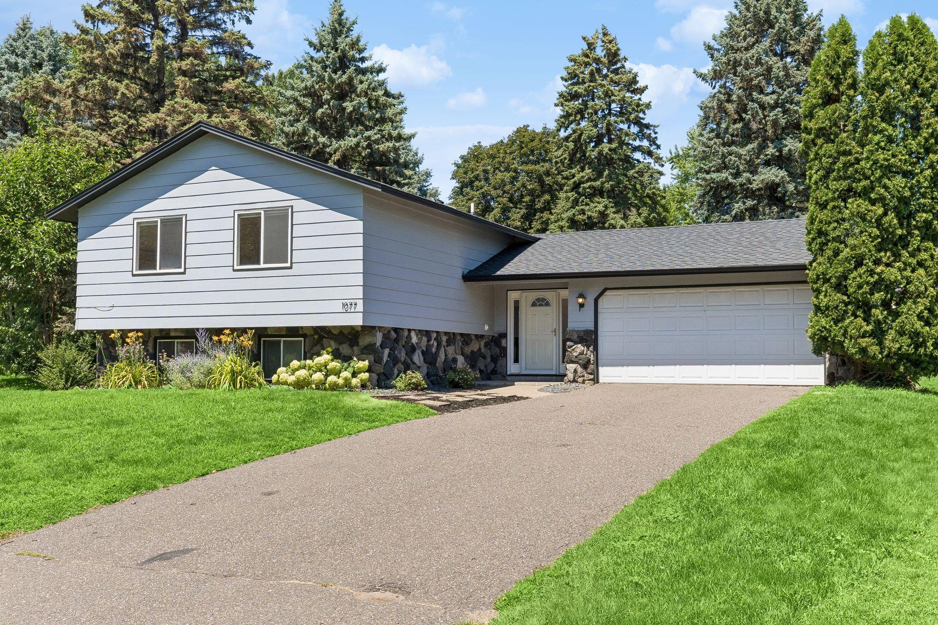1077 Churchill Cir, Shoreview, MN 55126