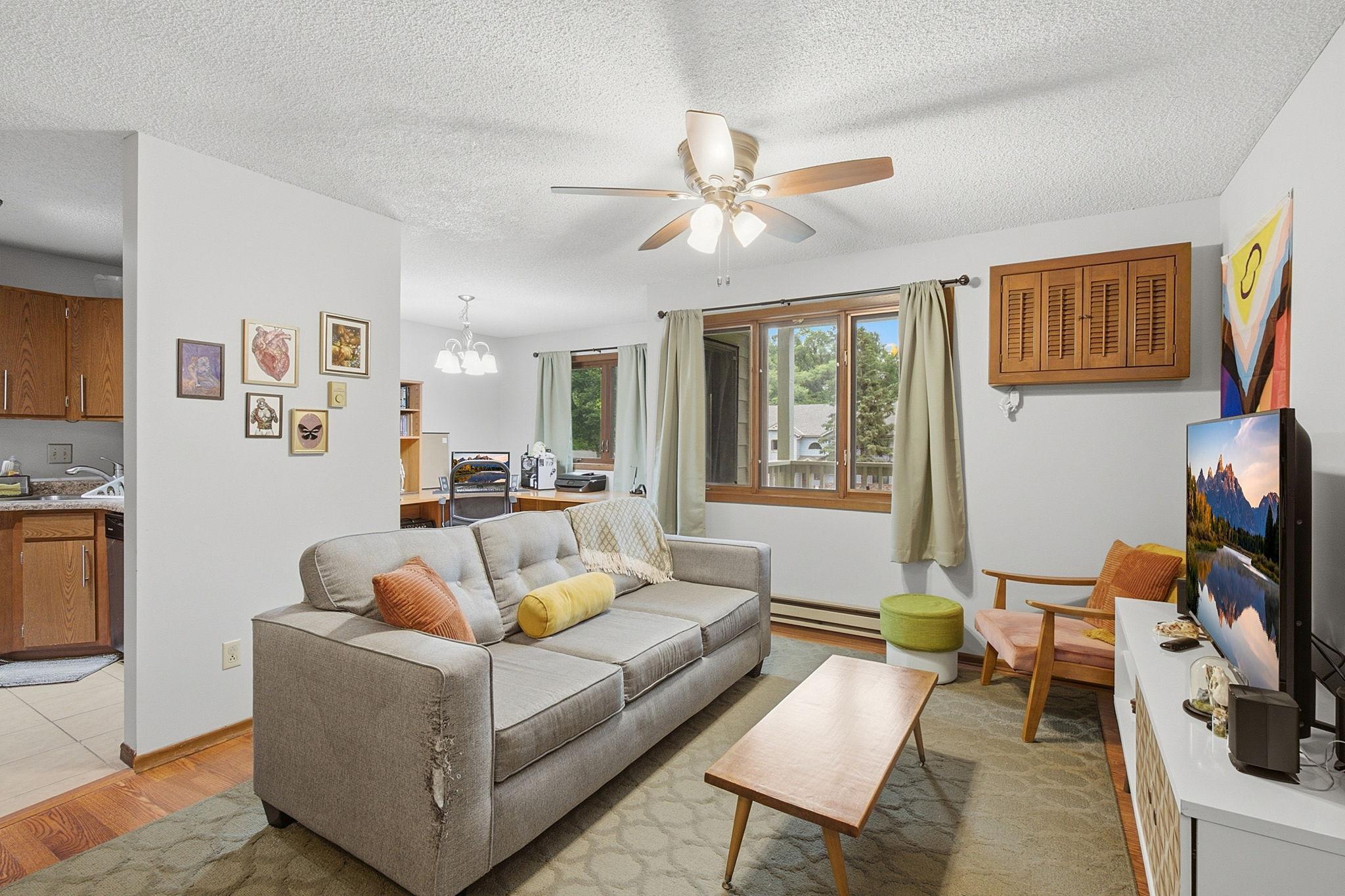 1580 Wheelock Ln #205, Saint Paul, MN 55117