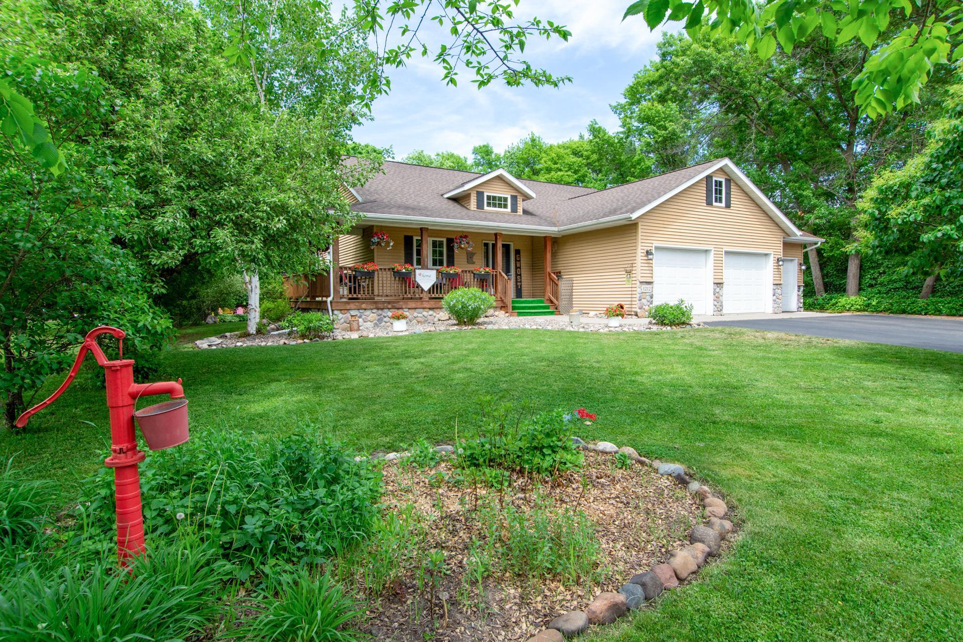 1212 Parkview Dr SW, Little Falls, MN 56345