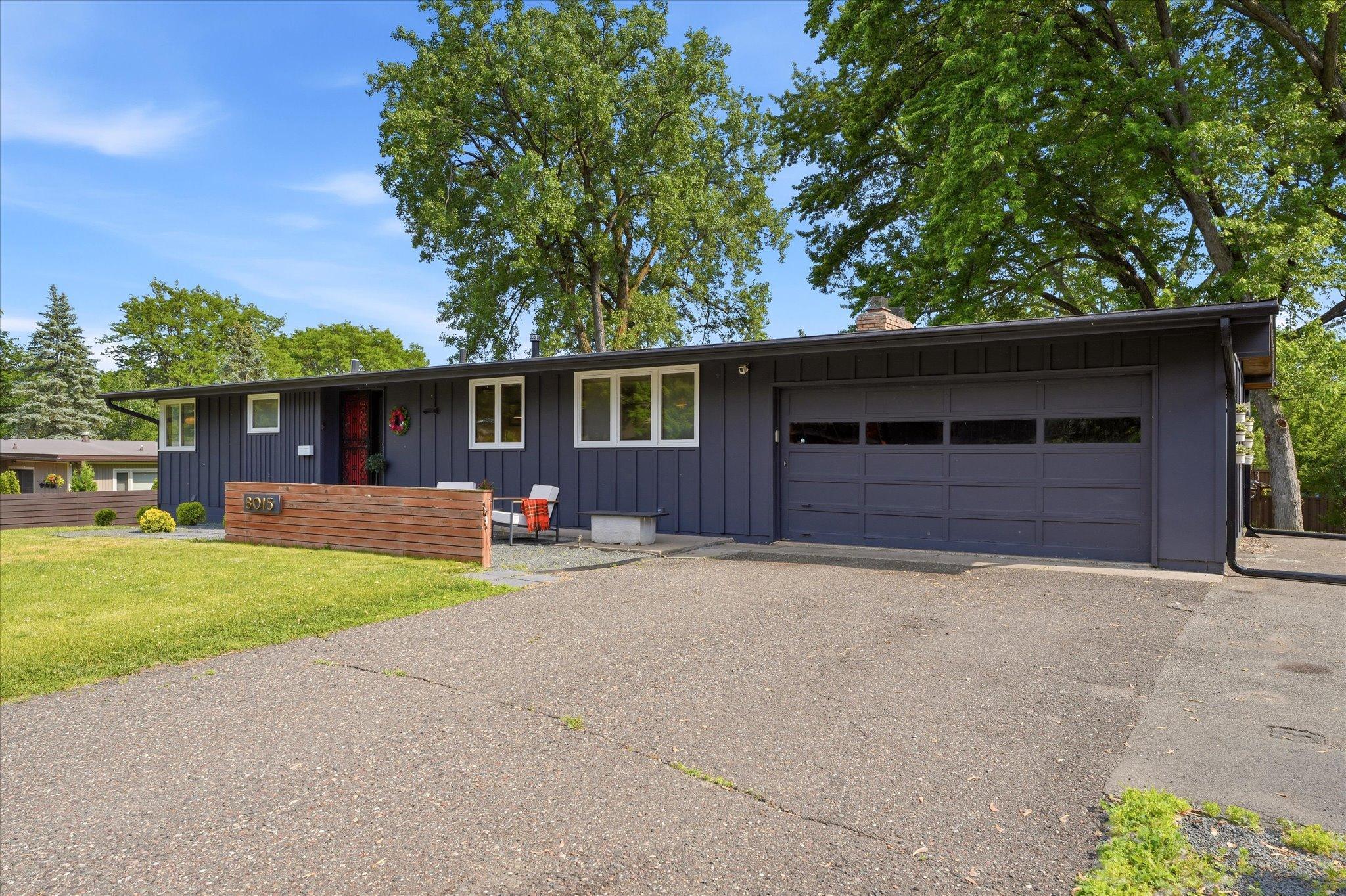 8015 Wynnwood Rd, Golden Valley, MN 55427