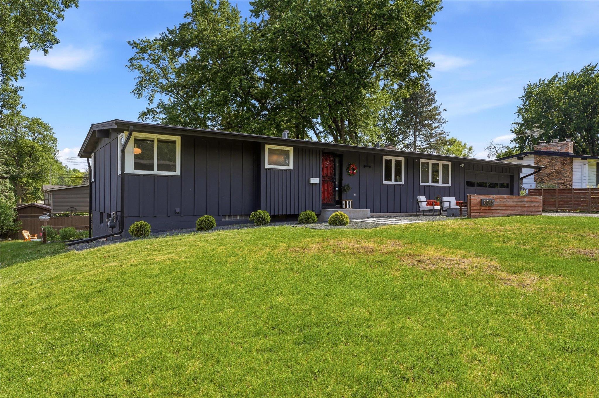 8015 Wynnwood Rd, Golden Valley, MN 55427