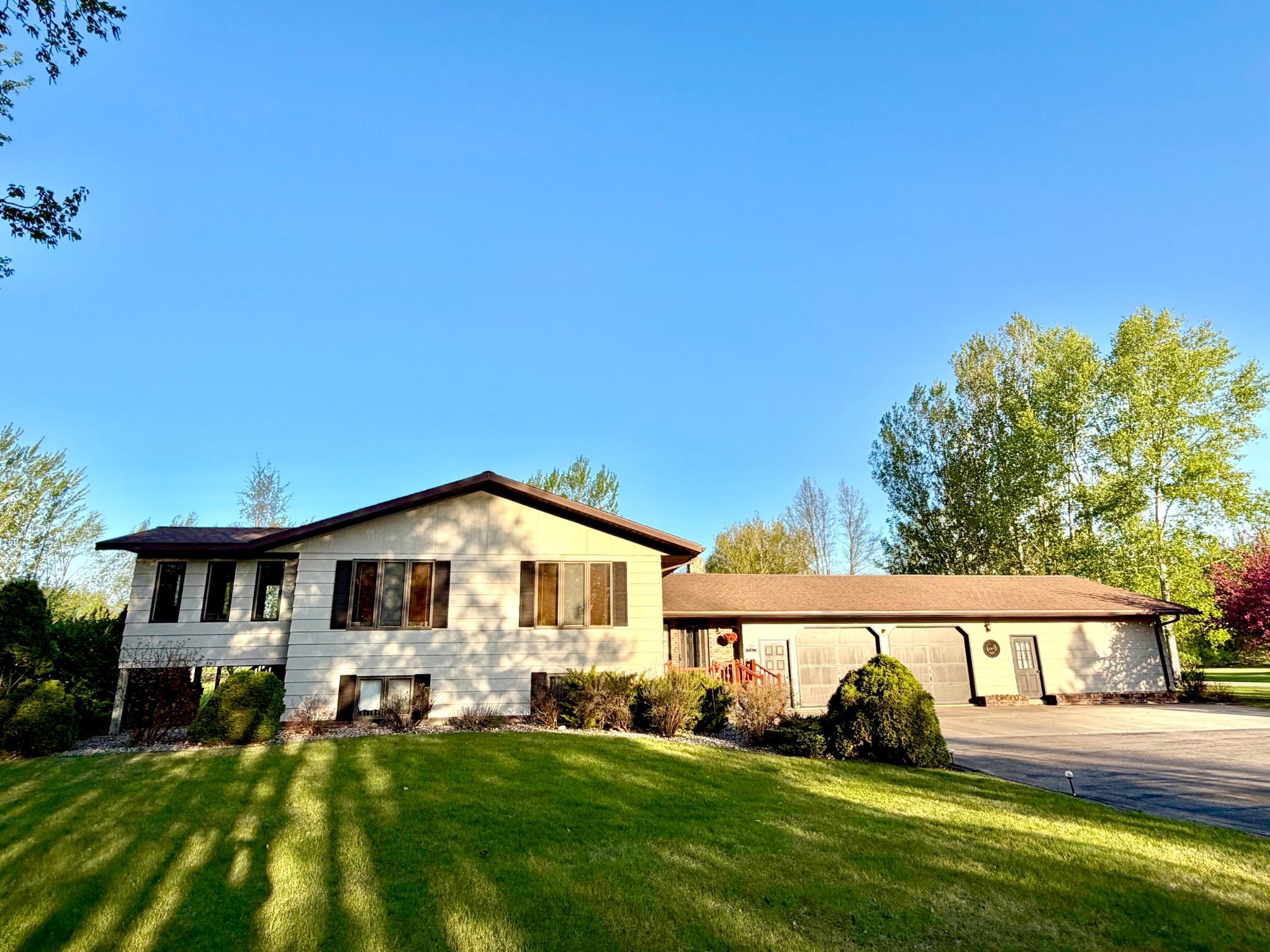 101 17th Ave NE, Roseau, MN 56751