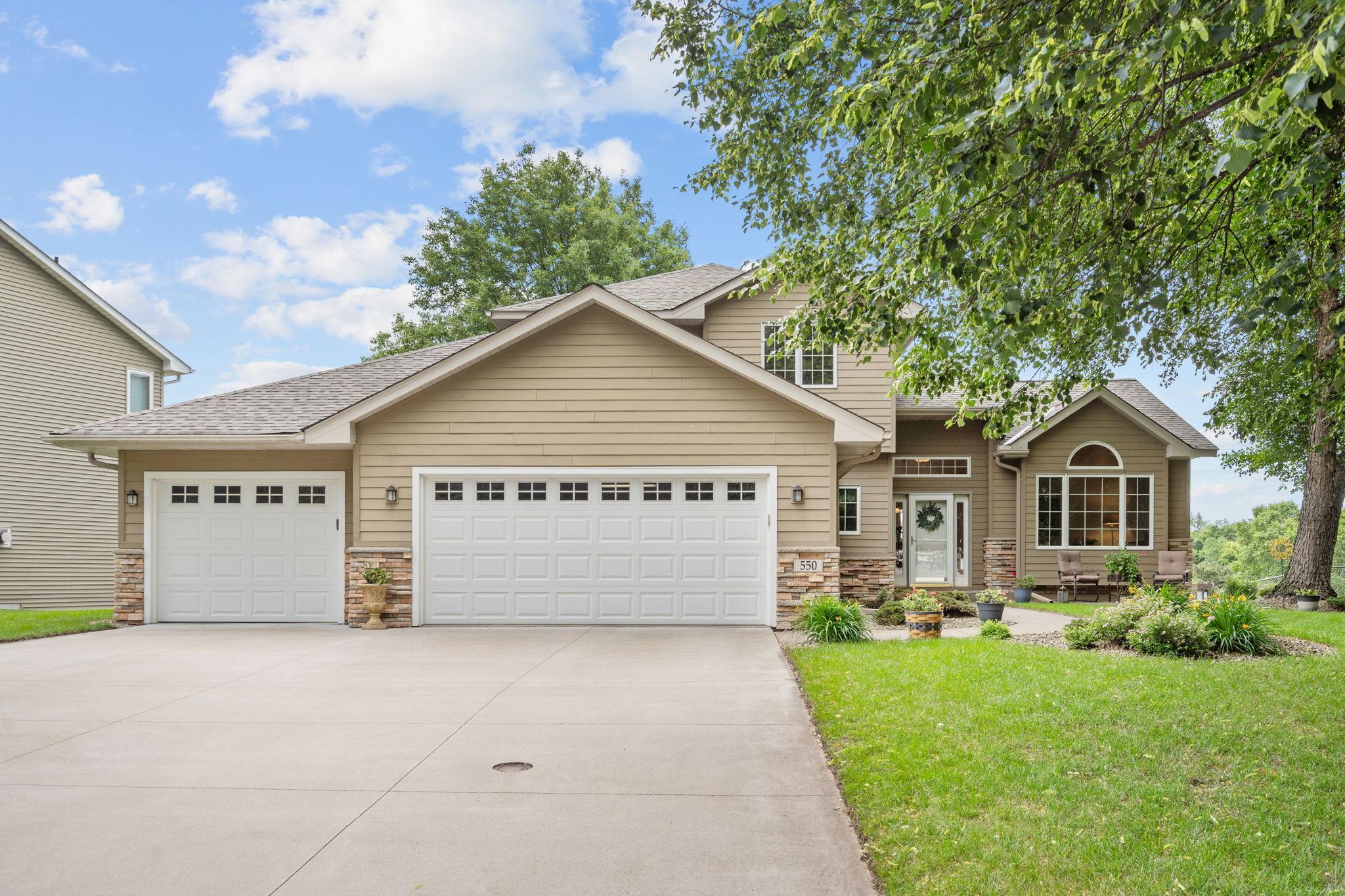 550 Linden Ln, Lino Lakes, MN 55014