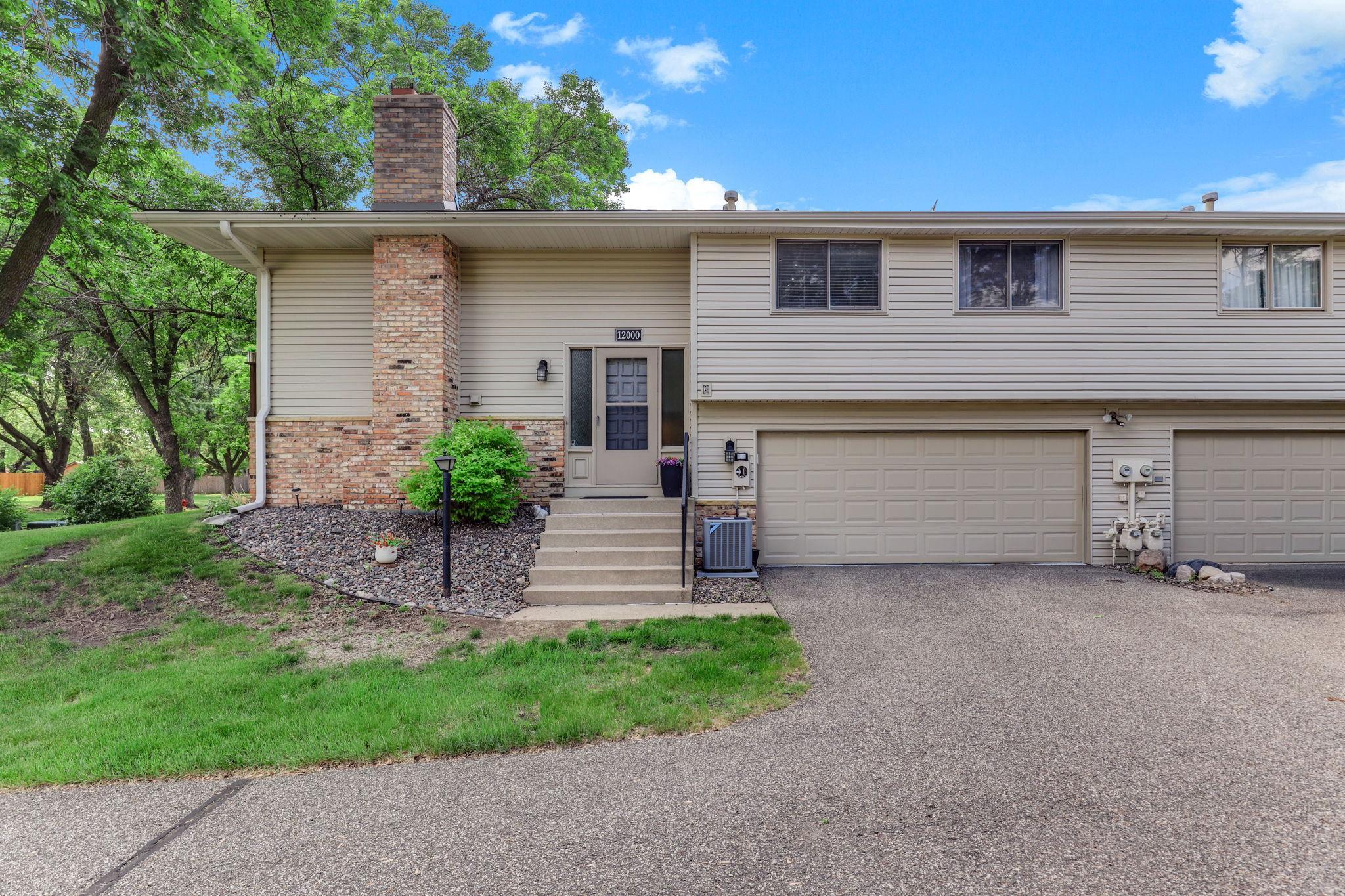 12000 71st Pl N, Maple Grove, MN 55369