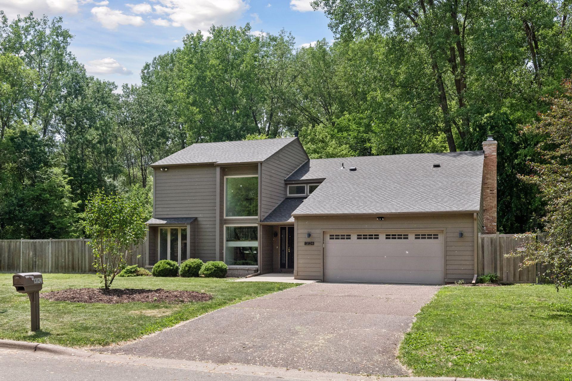 13124 April Ln, Minnetonka, MN 55305