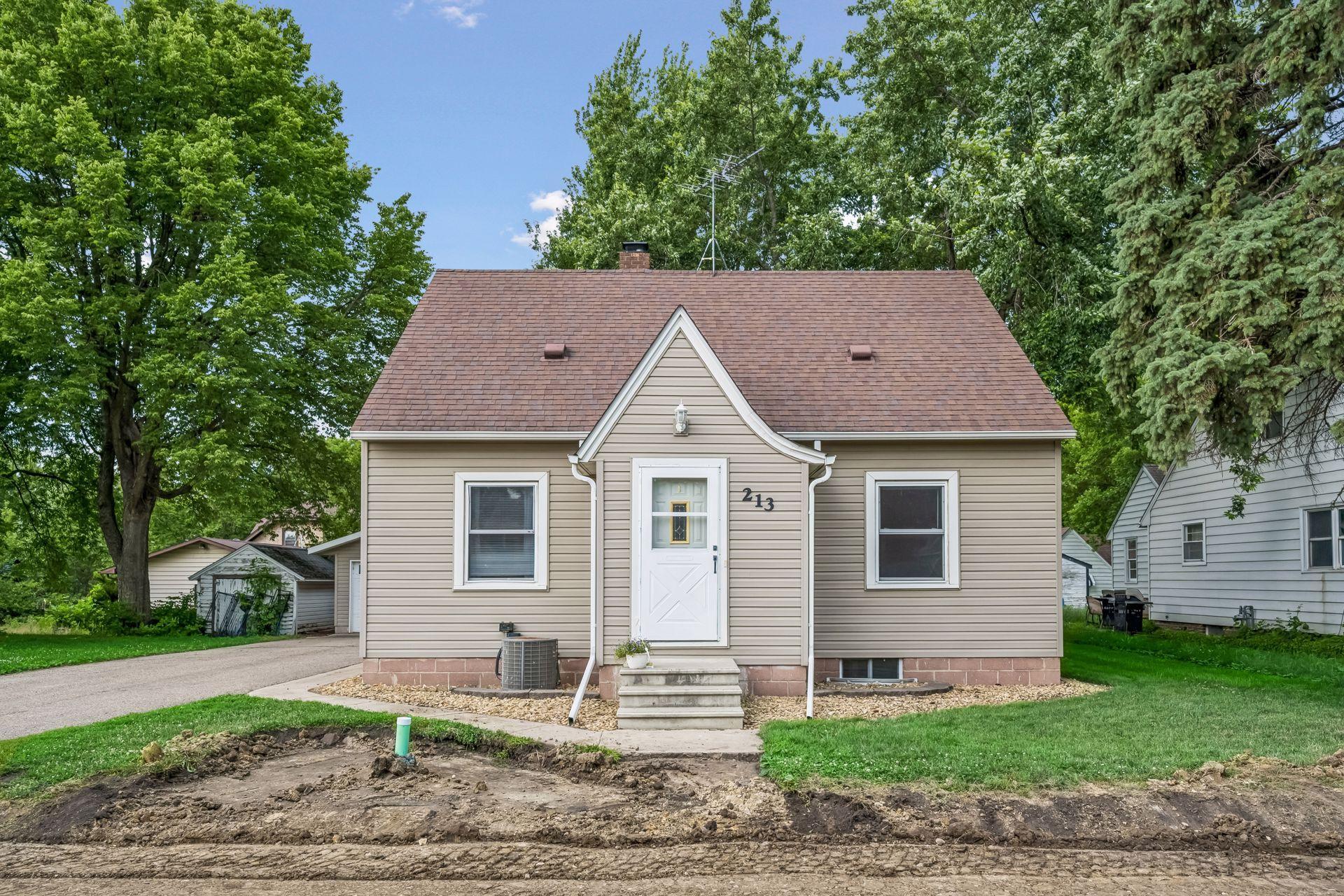 213 Queen Ave NW, Silver Lake, MN 55381