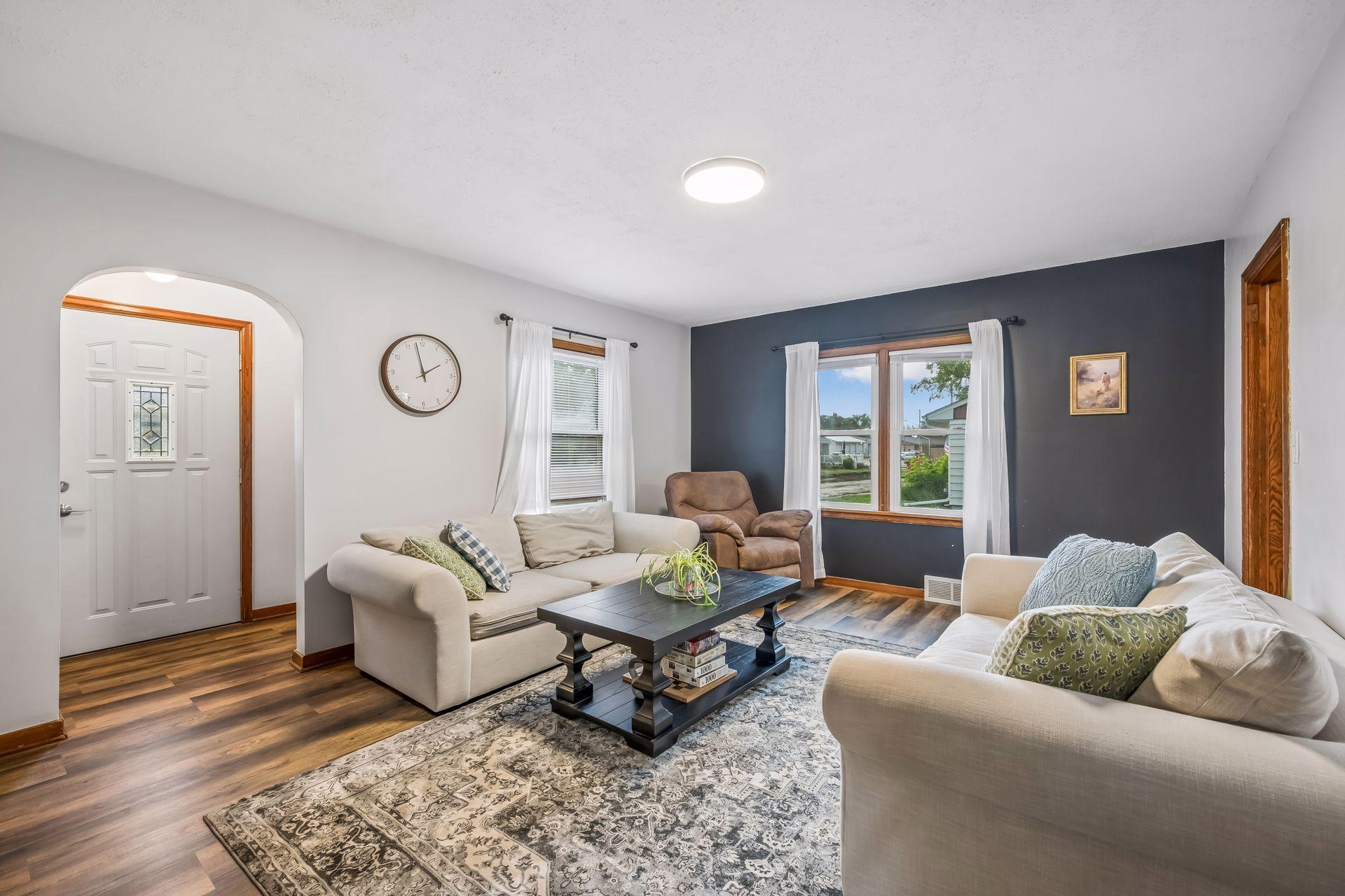 213 Queen Ave NW, Silver Lake, MN 55381