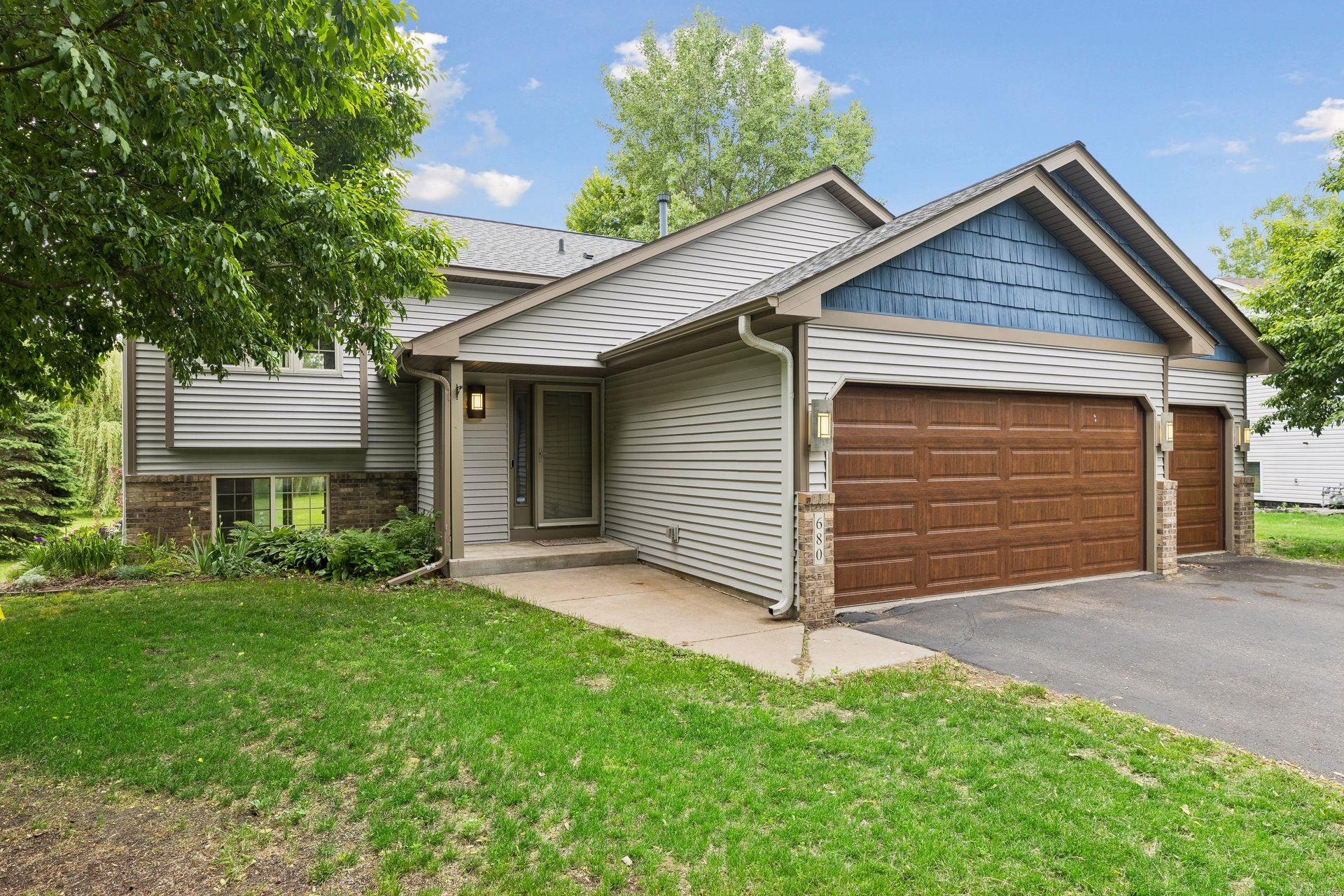 680 Lois Ln, Lino Lakes, MN 55014