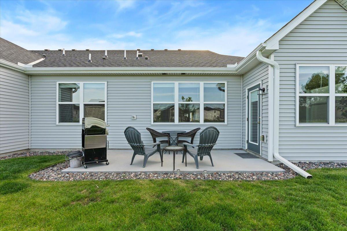 12282 Hazel Ln, Rogers, MN 55374