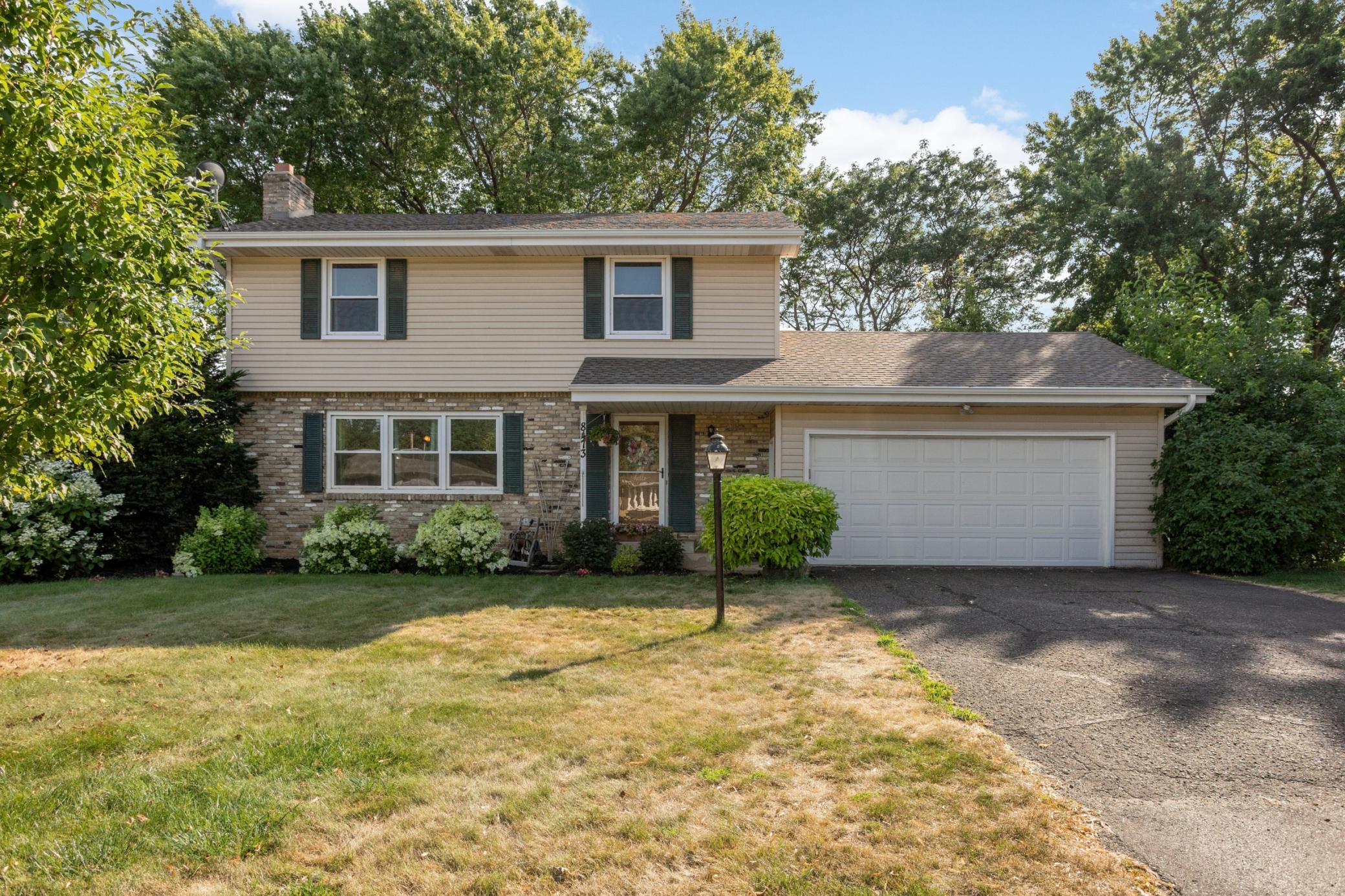 8473 Meadow Lake Rd N, New Hope, MN 55428