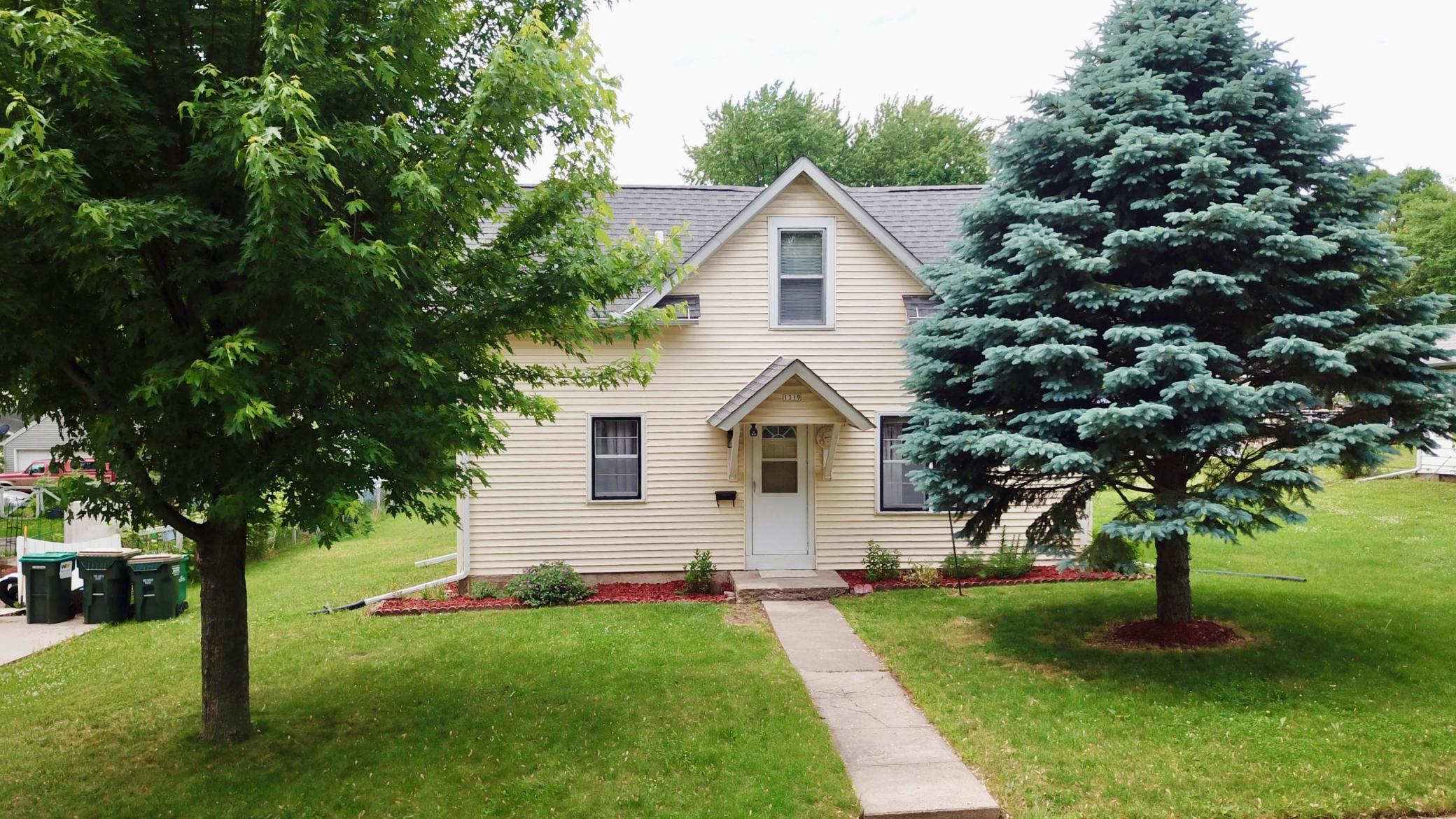 1319 Chandler Ave N, Glencoe, MN 55336