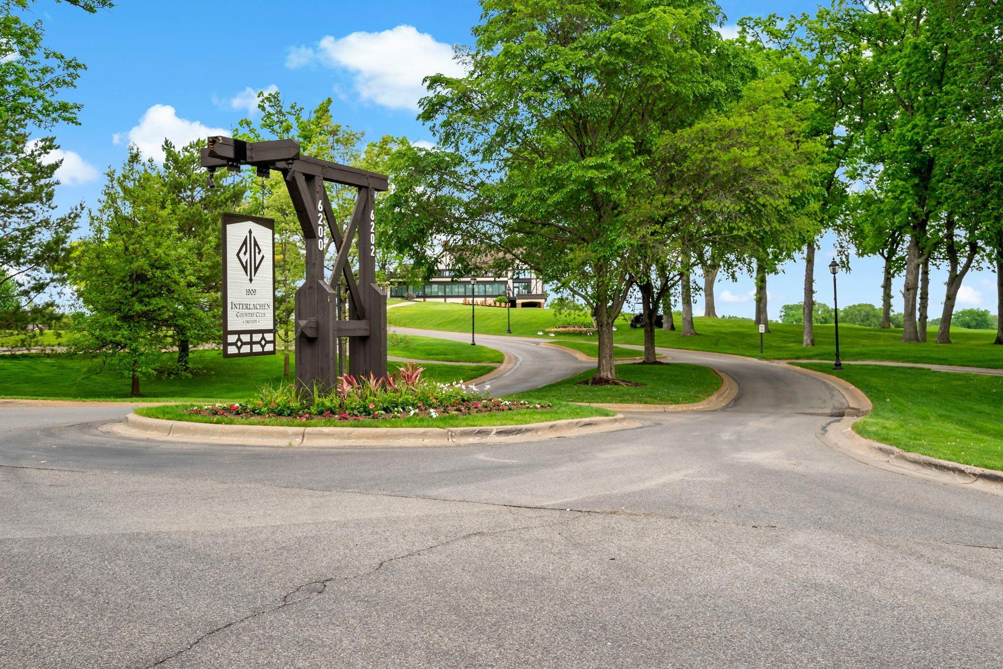 5801 Interlachen Blvd, Edina, MN 55436