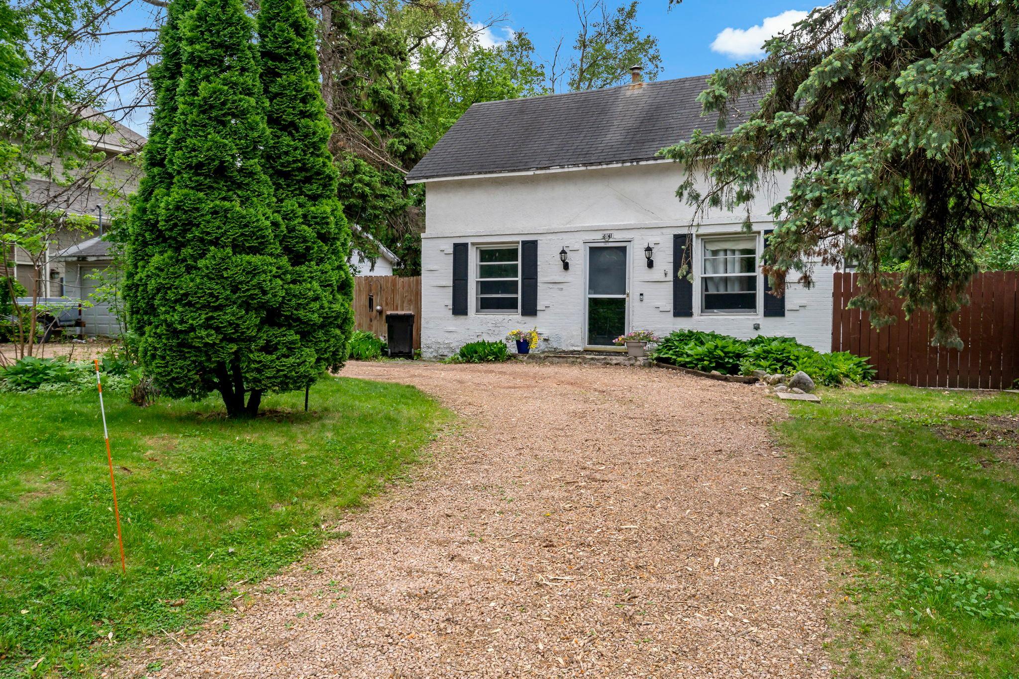 5801 Interlachen Blvd, Edina, MN 55436