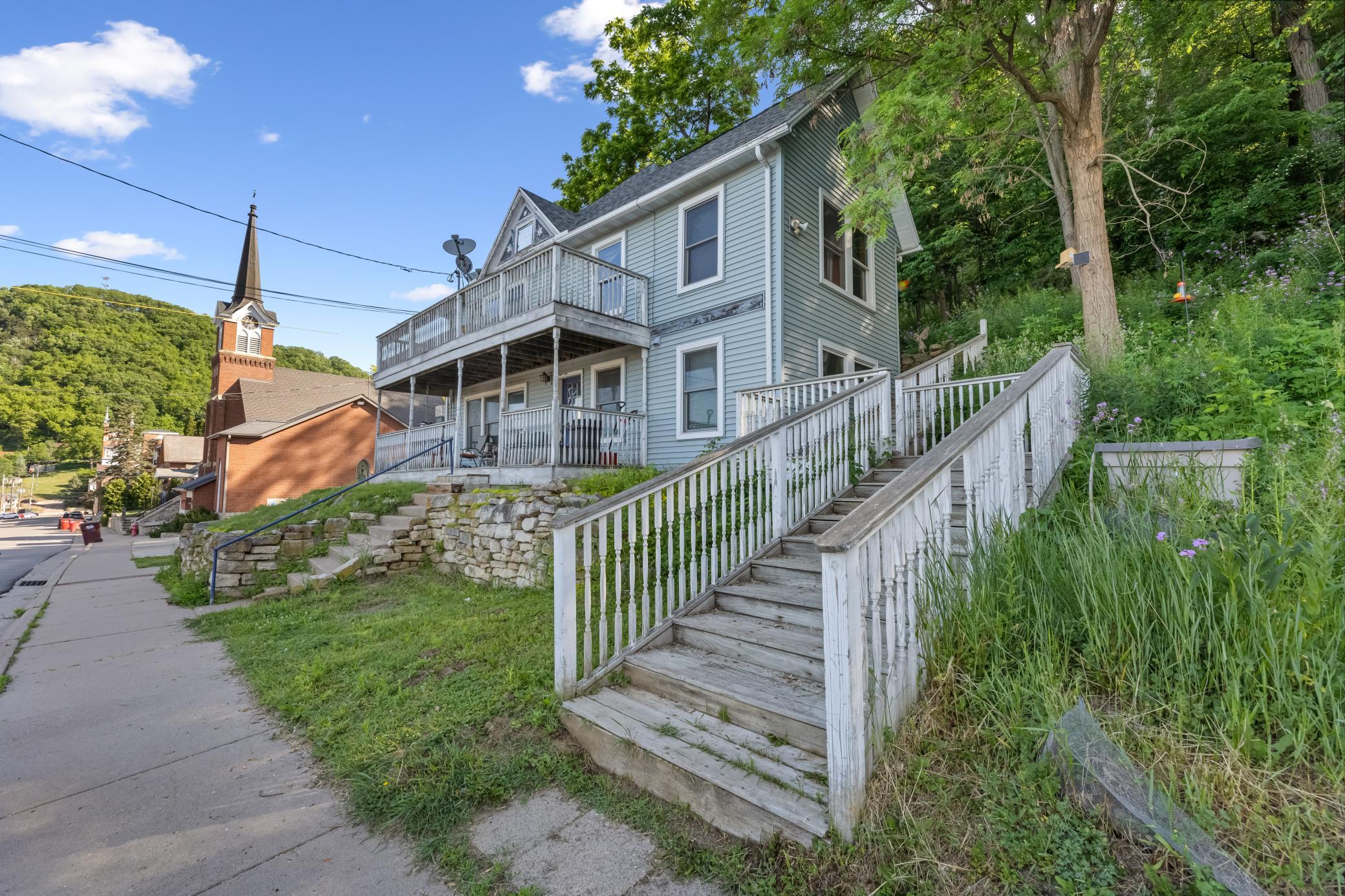 108 S Hill St, Fountain City, WI 54629