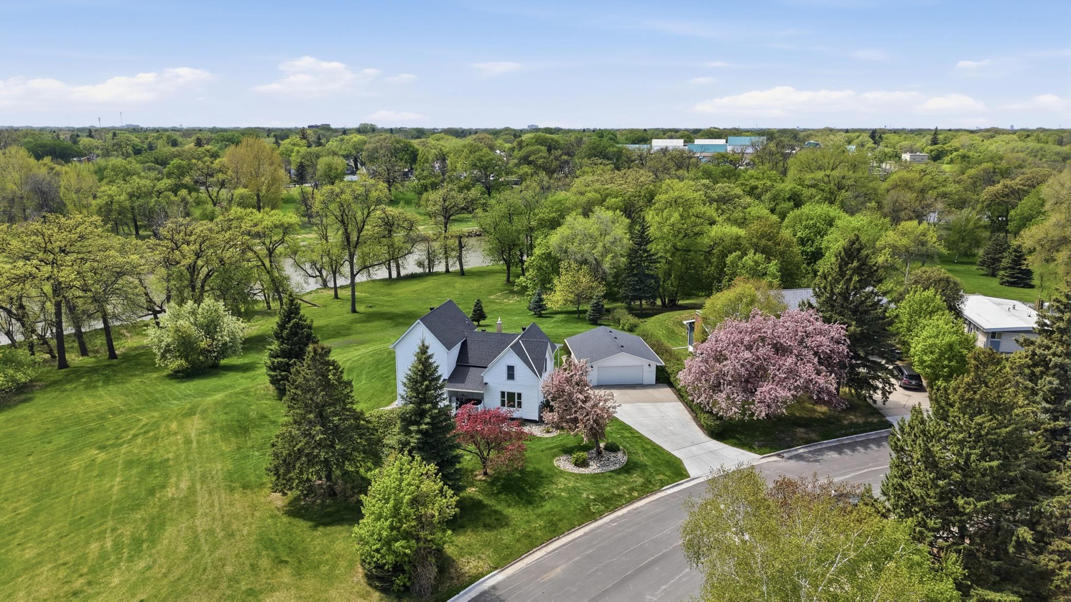 1323 S River Dr, Moorhead, MN 56560