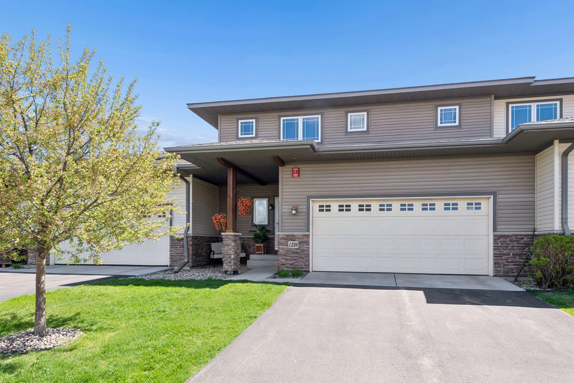 1238 Vernon Dr, Carver, MN 55315