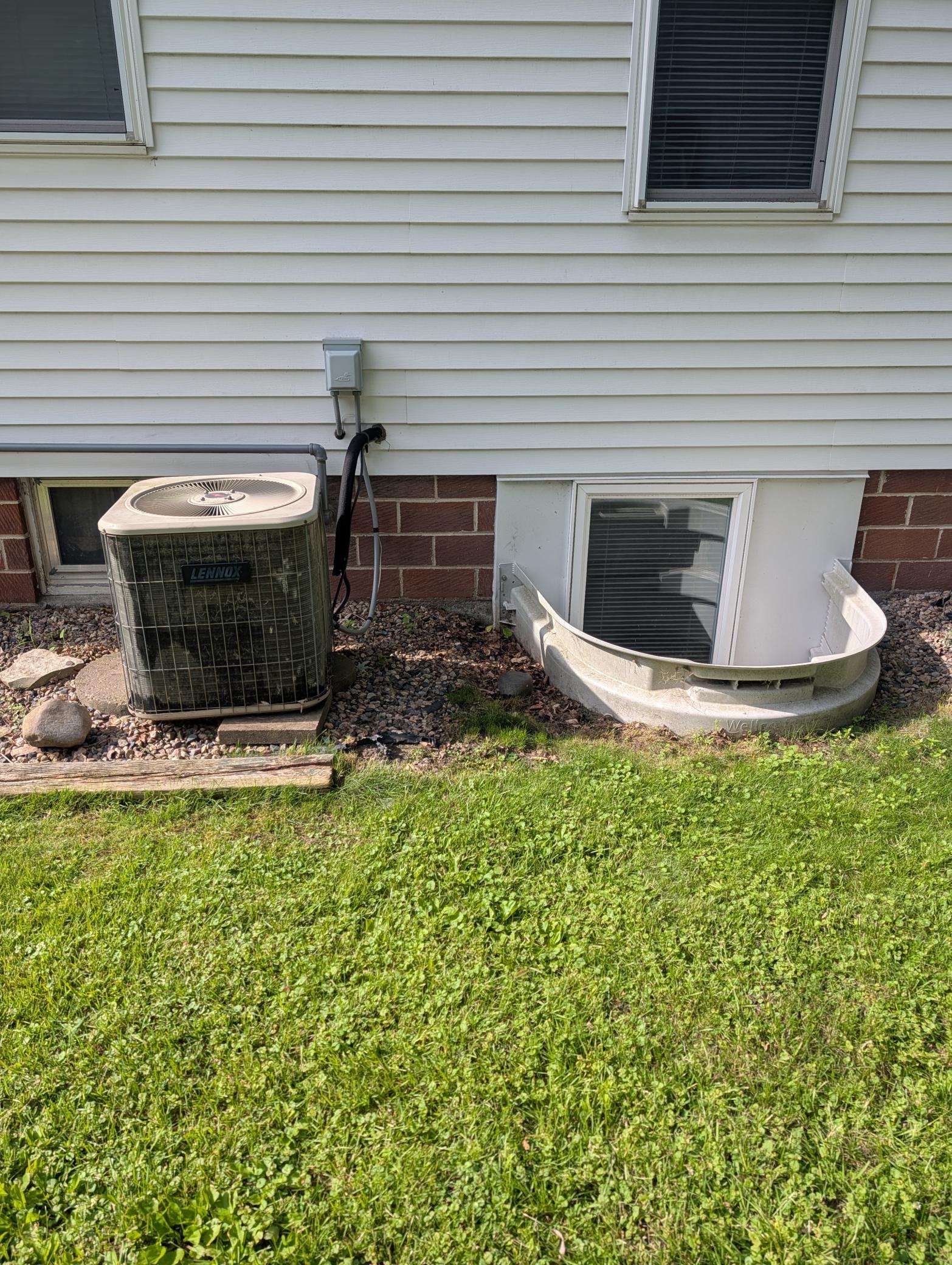 208 S 7th St, Montevideo, MN 56265