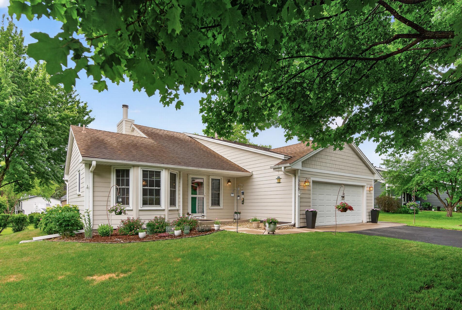 1305 Keller Ln, Burnsville, MN 55306