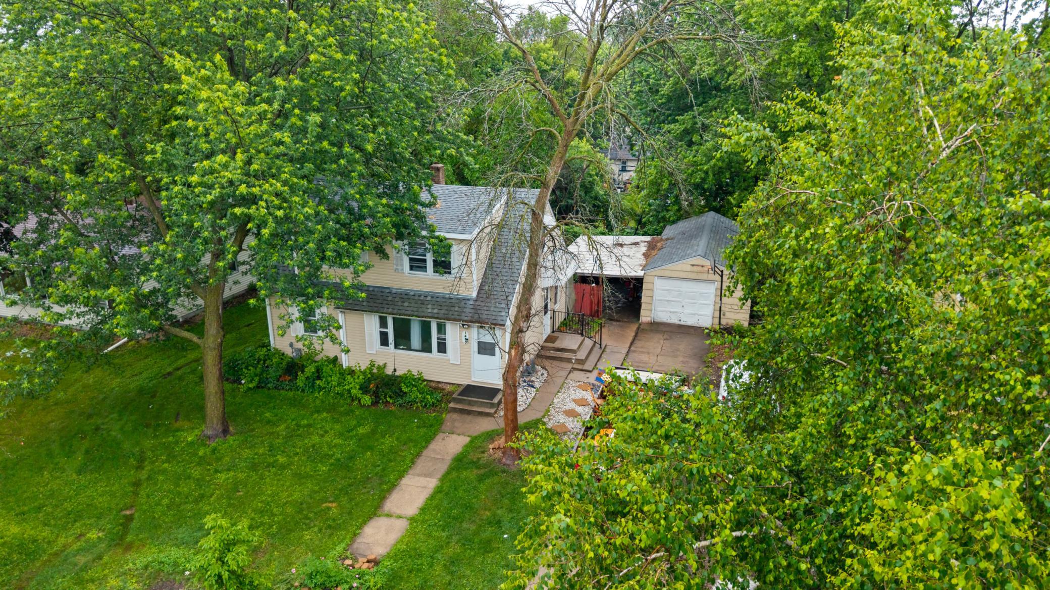 1450 Sandhurst Ave E, Maplewood, MN 55109