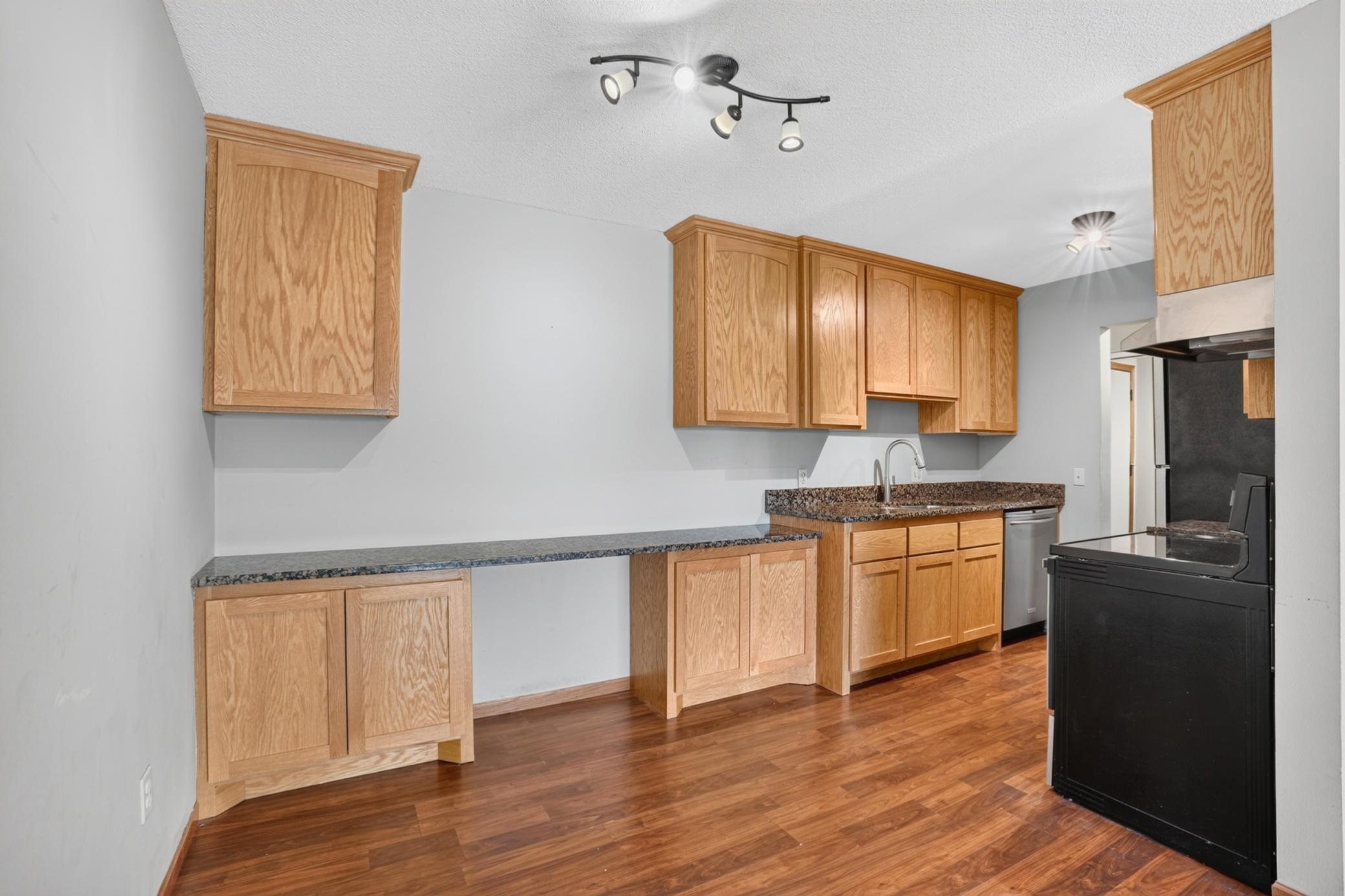 1690 Highway 36 W #320, Roseville, MN 55113