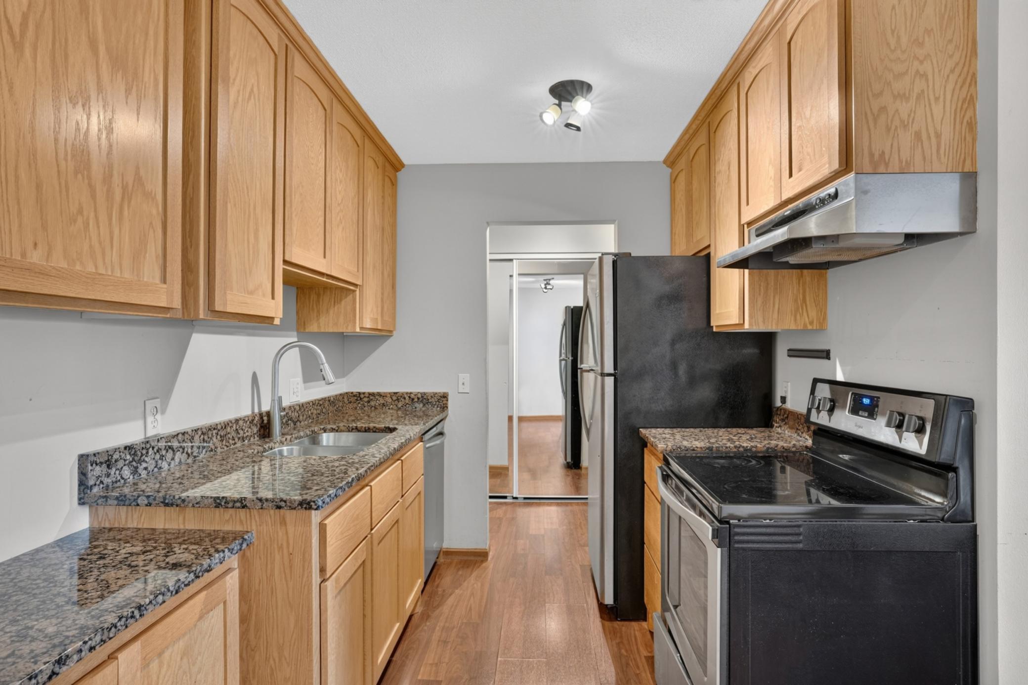 1690 Highway 36 W #320, Roseville, MN 55113