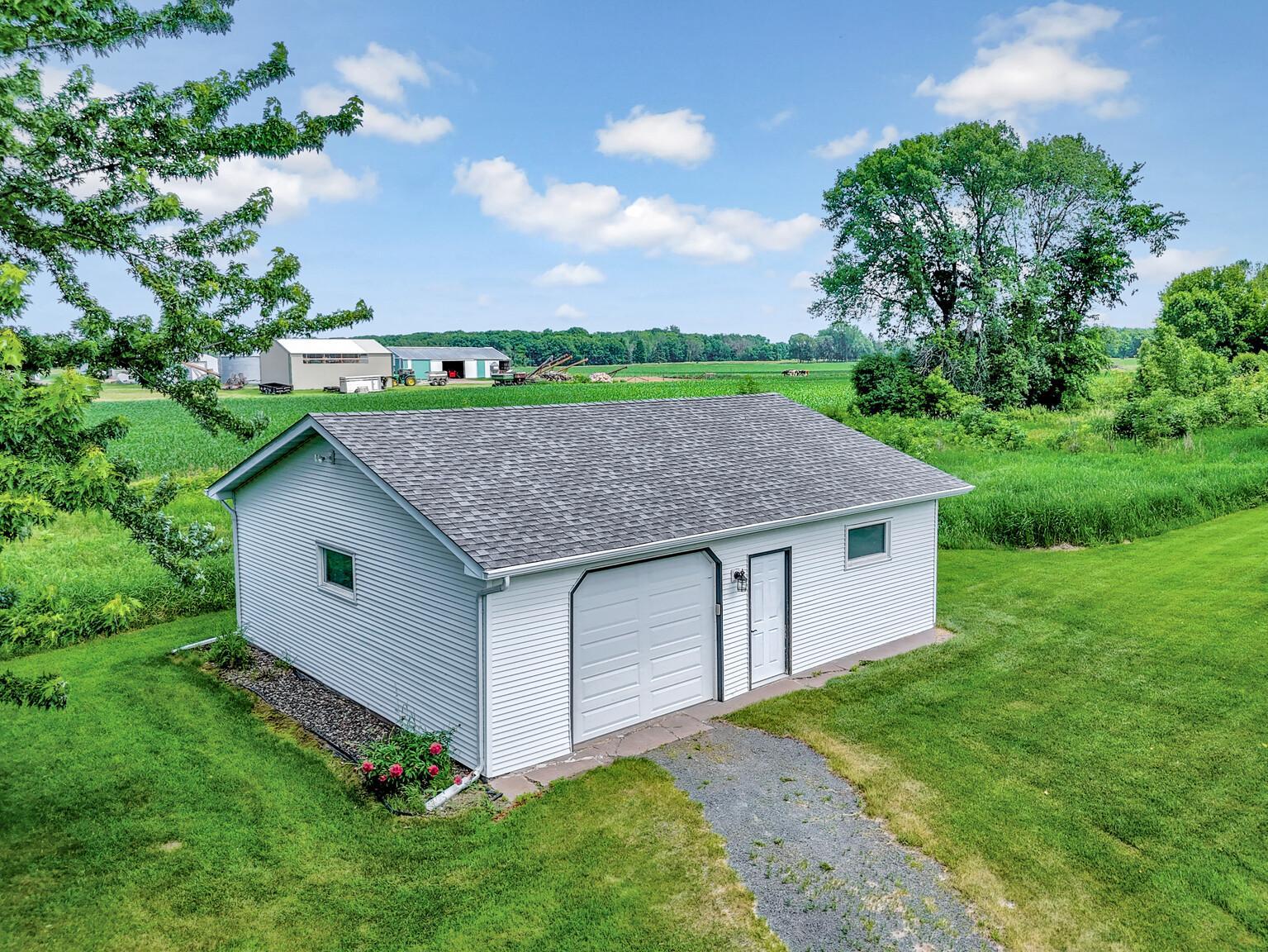 32951 Park Trl, Center City, MN 55012