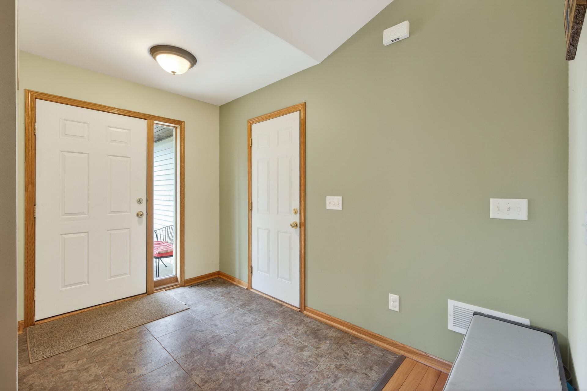 1129 Woodland Dr, Howard Lake, MN 55349