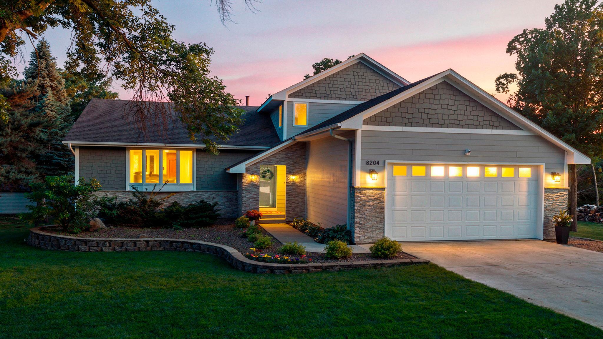 8204 Horizon Dr, Shakopee, MN 55379