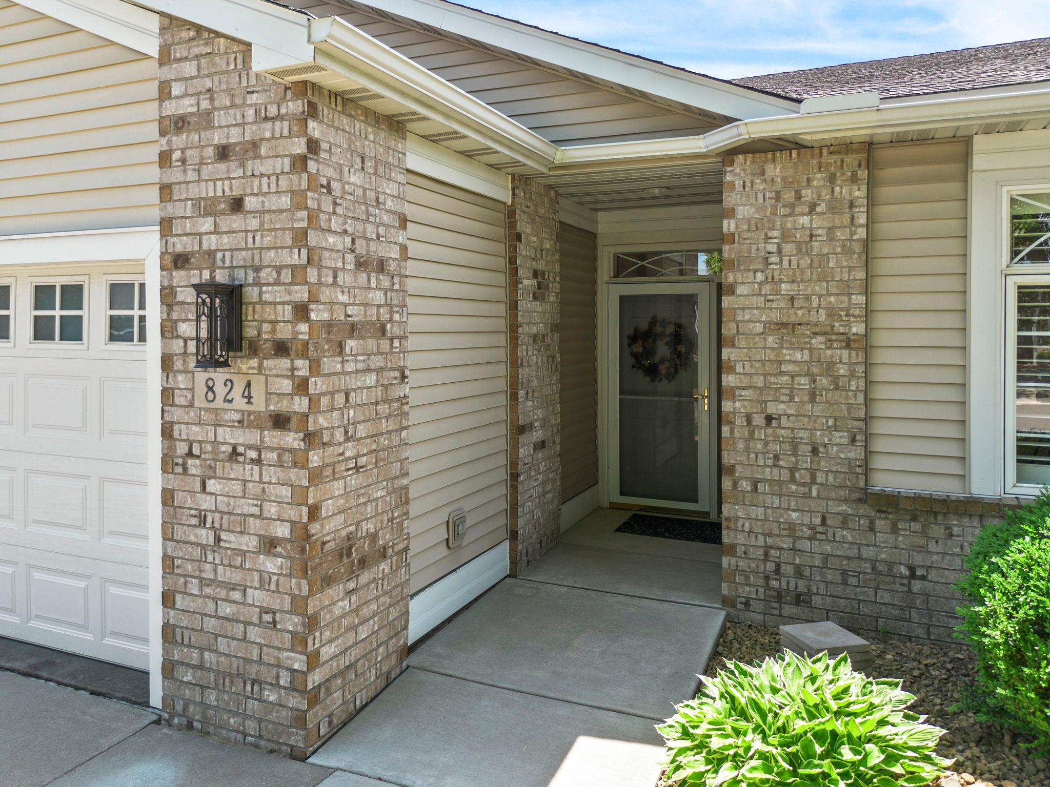 824 Monet Ct, Mendota Heights, MN 55120