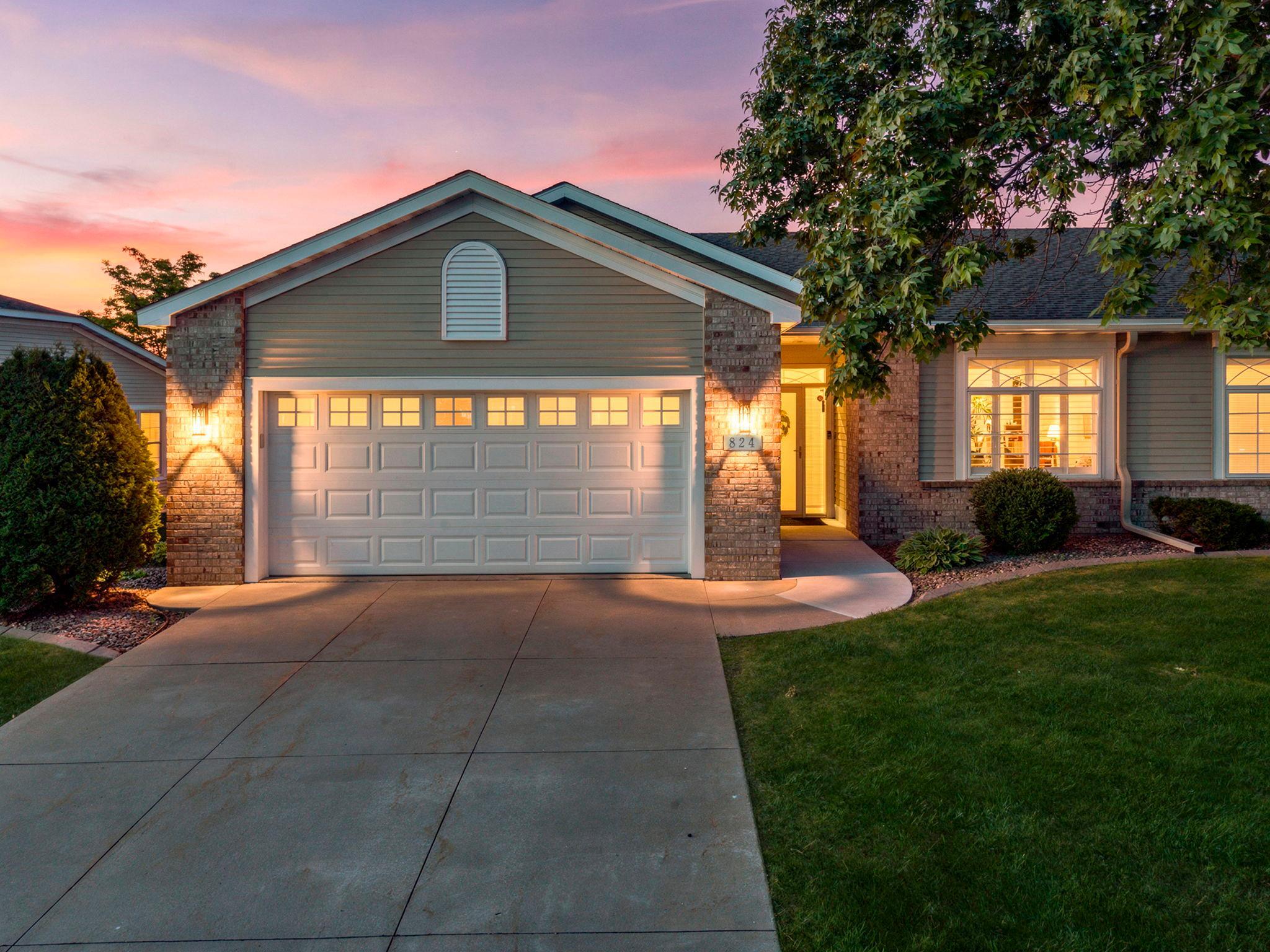 824 Monet Ct, Mendota Heights, MN 55120