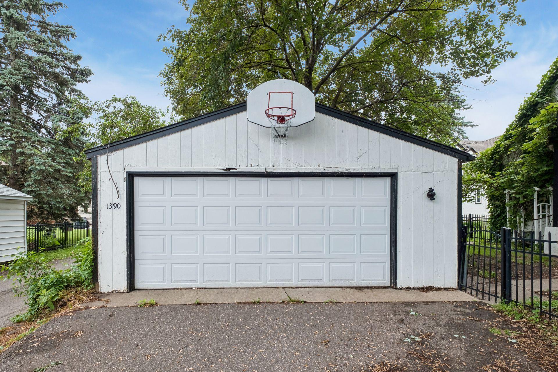 1390 Iowa Ave W, Falcon Heights, MN 55108