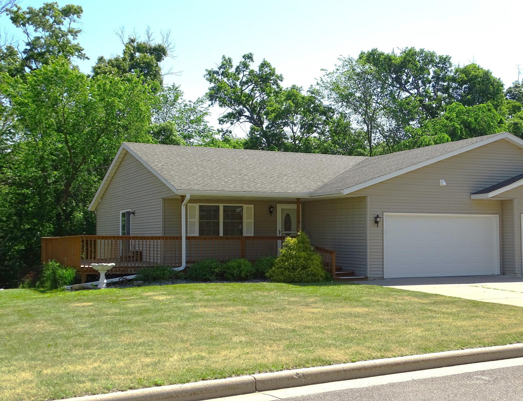 186 Country Ln, Durand, WI 54736