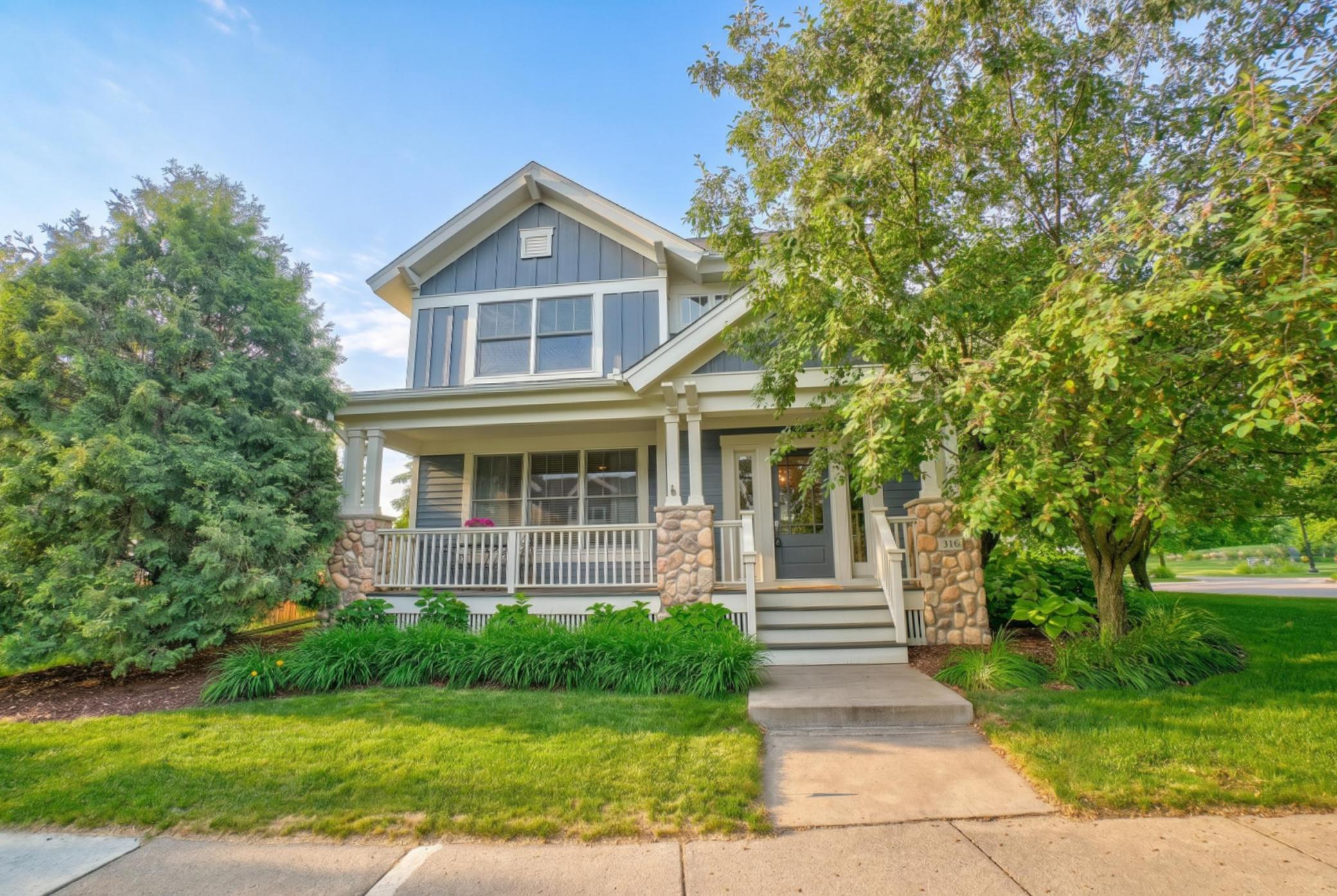 316 Country Rd, Stillwater, MN 55082