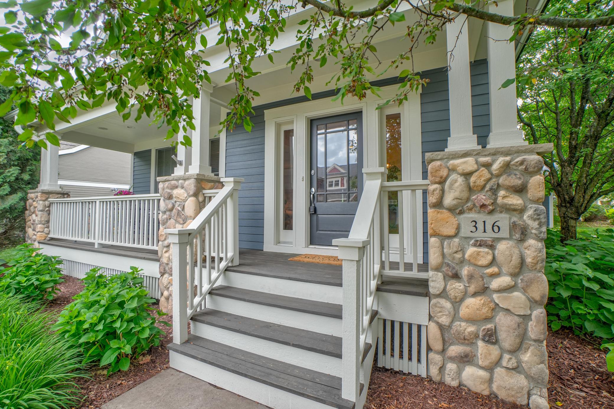 316 Country Rd, Stillwater, MN 55082