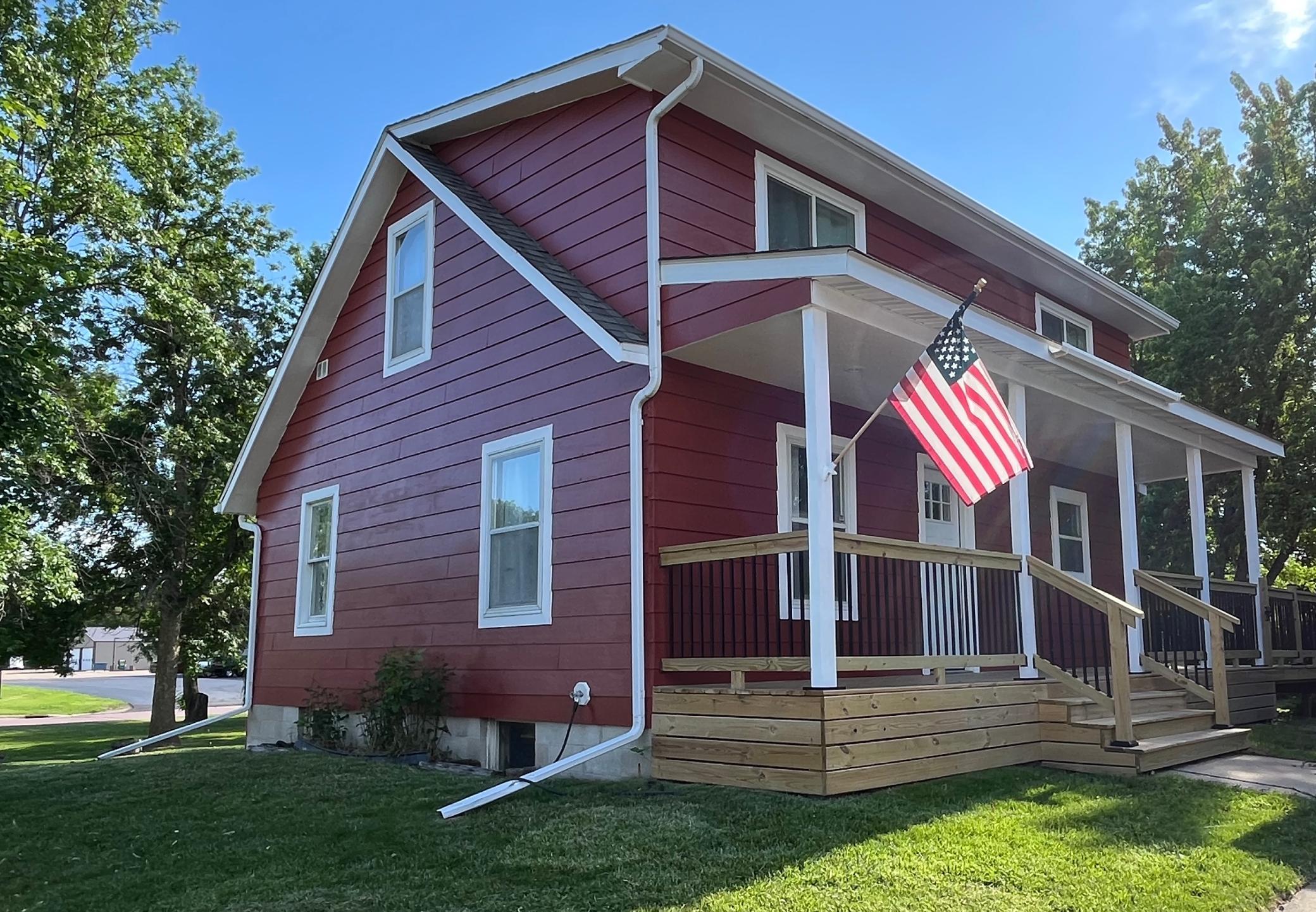 101 Parker Ln, Redwood Falls, MN 56283