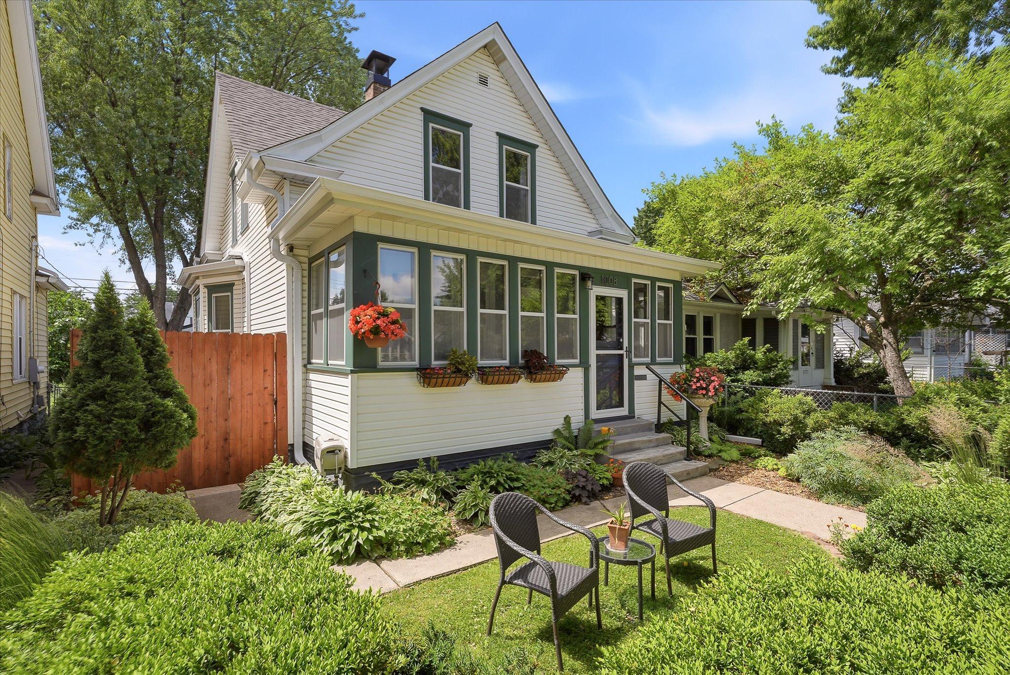 1008 Charles Ave, Saint Paul, MN 55104