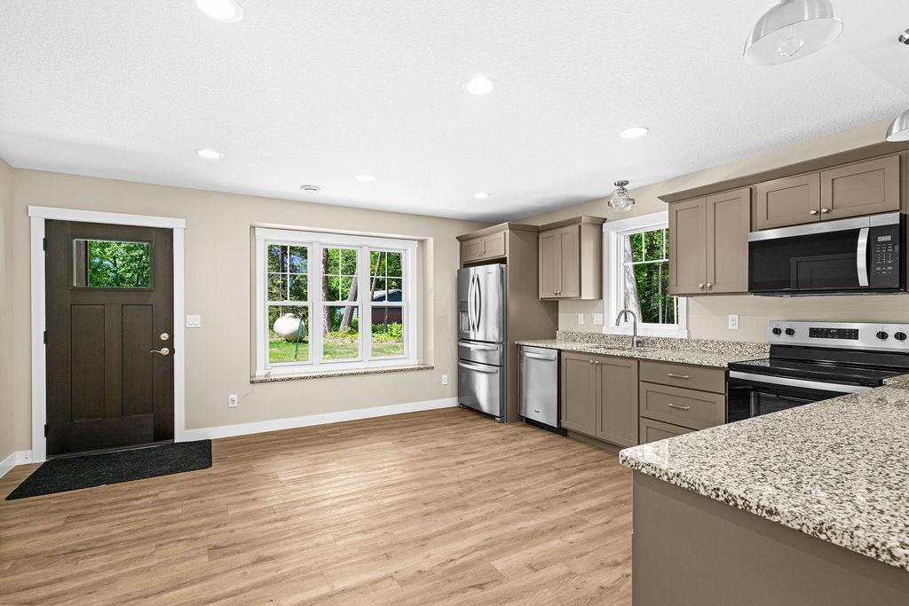 3138 Maple Dr, Cloquet, MN 55720