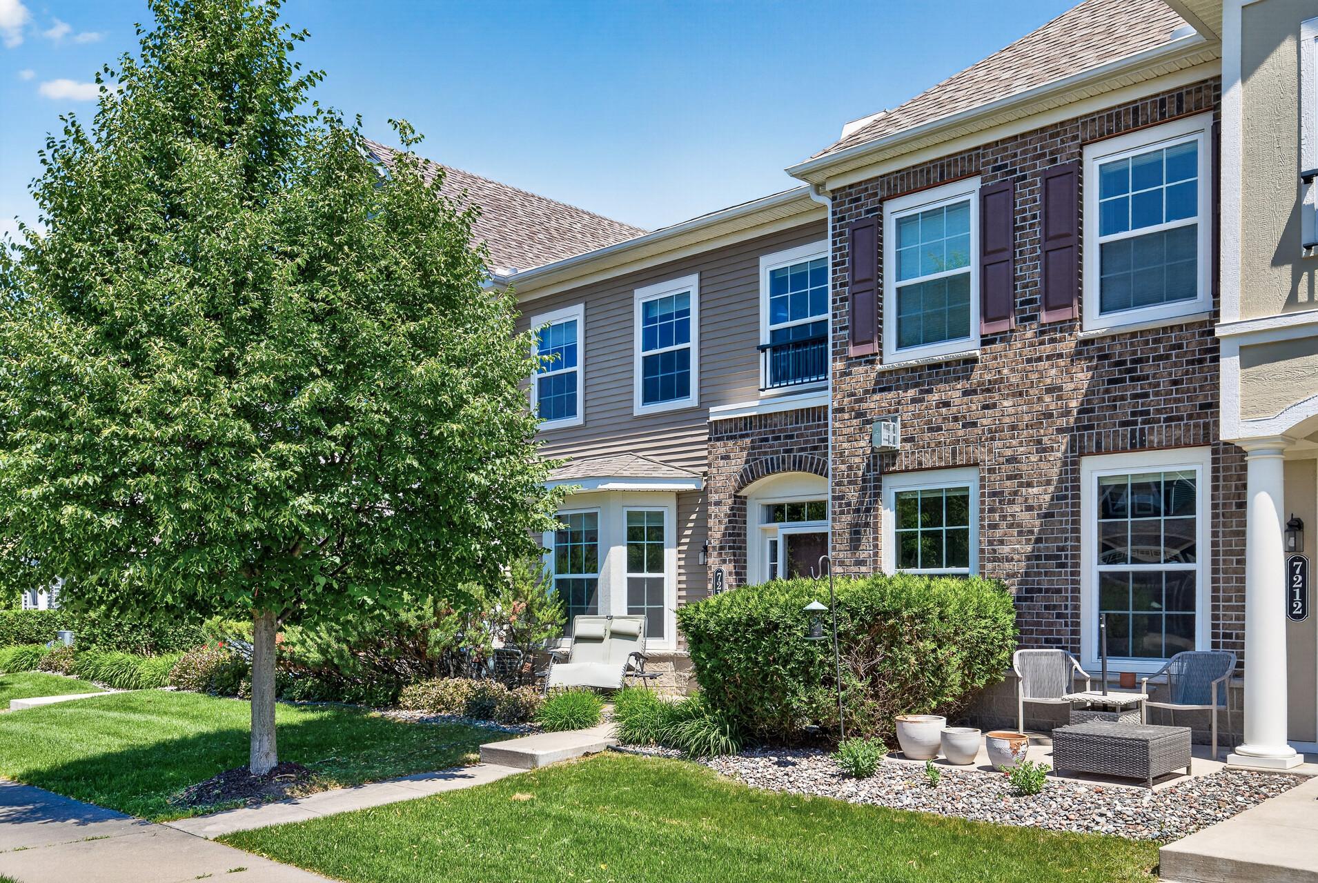 7214 Kimberly Ln N #202, Maple Grove, MN 55311